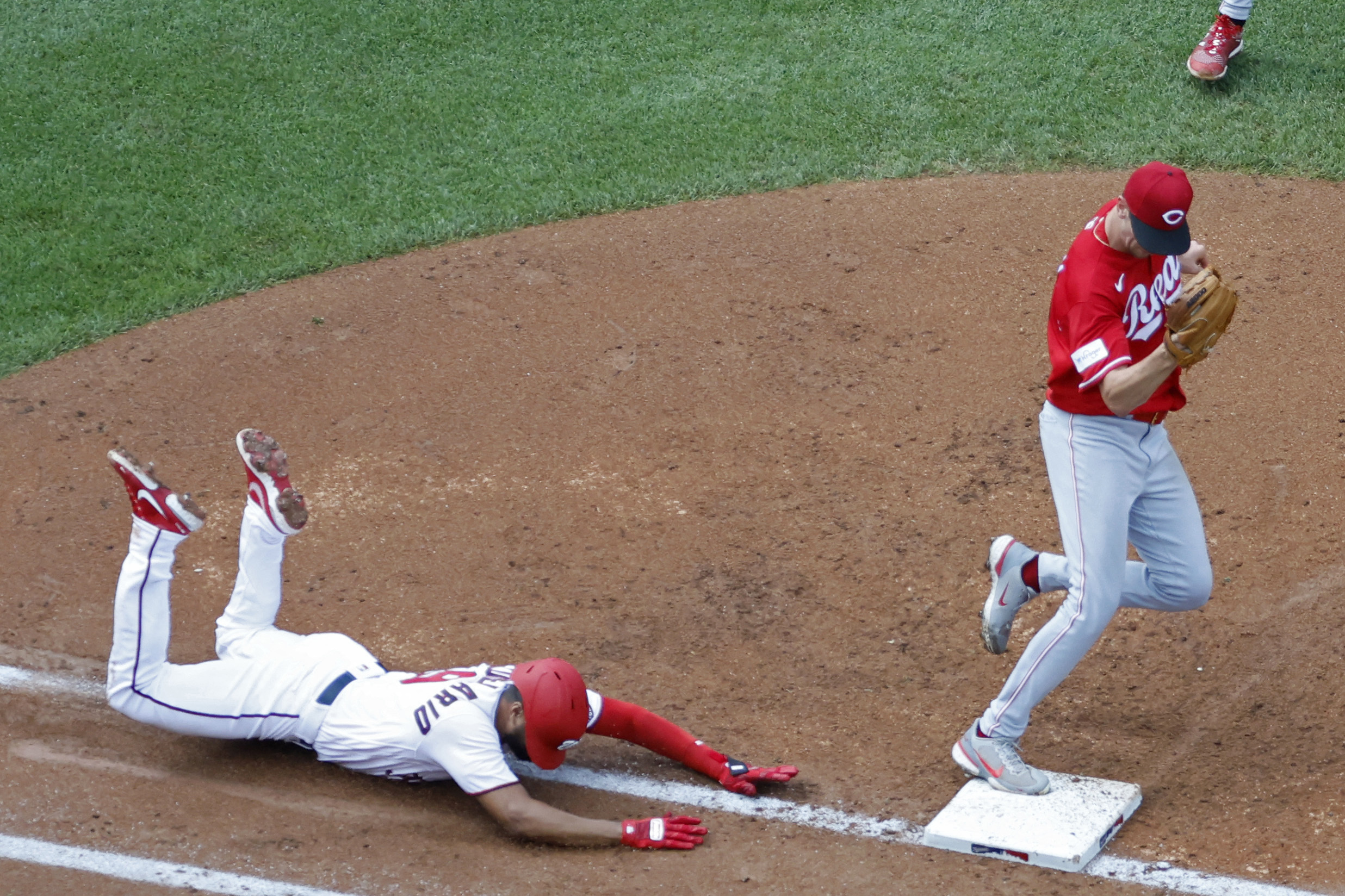 Nick Senzel's heroics help Reds complete sweep of Nationals