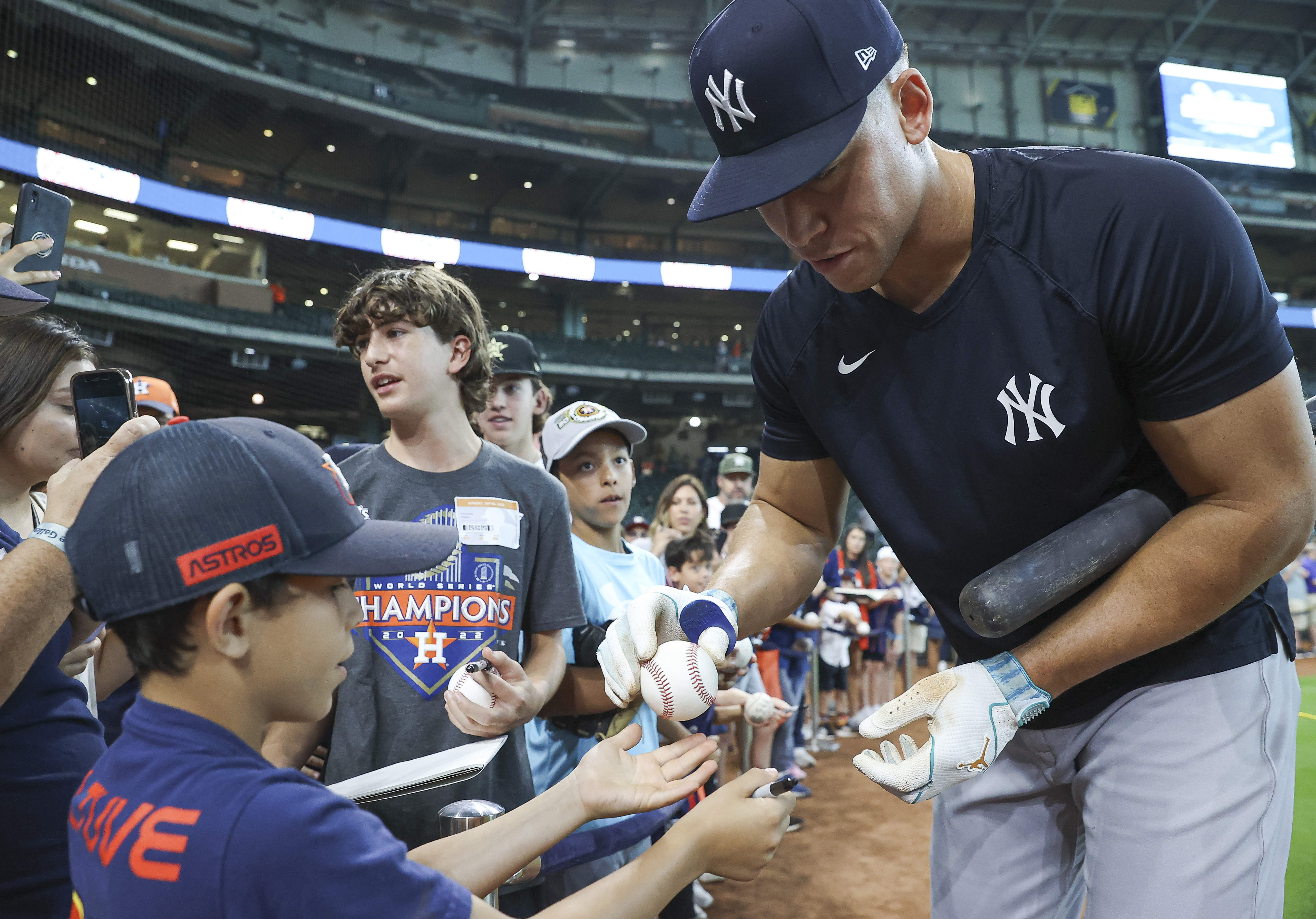 Prized prospect Domínguez homers again as Yankees complete 3-game sweep in  Houston with 6-1 win - Powell River Peak