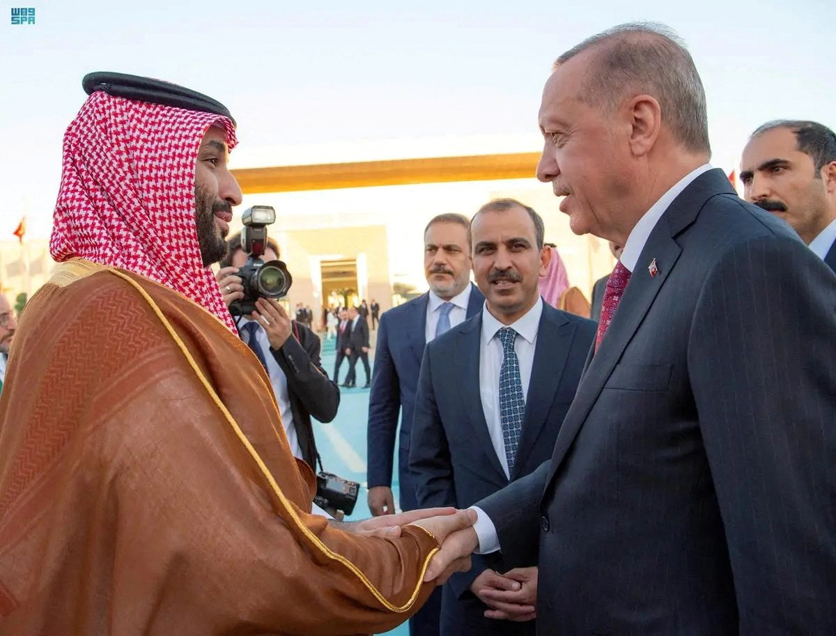 Erdogan seeks investment for Turkey's strained economy with Gulf visit ...