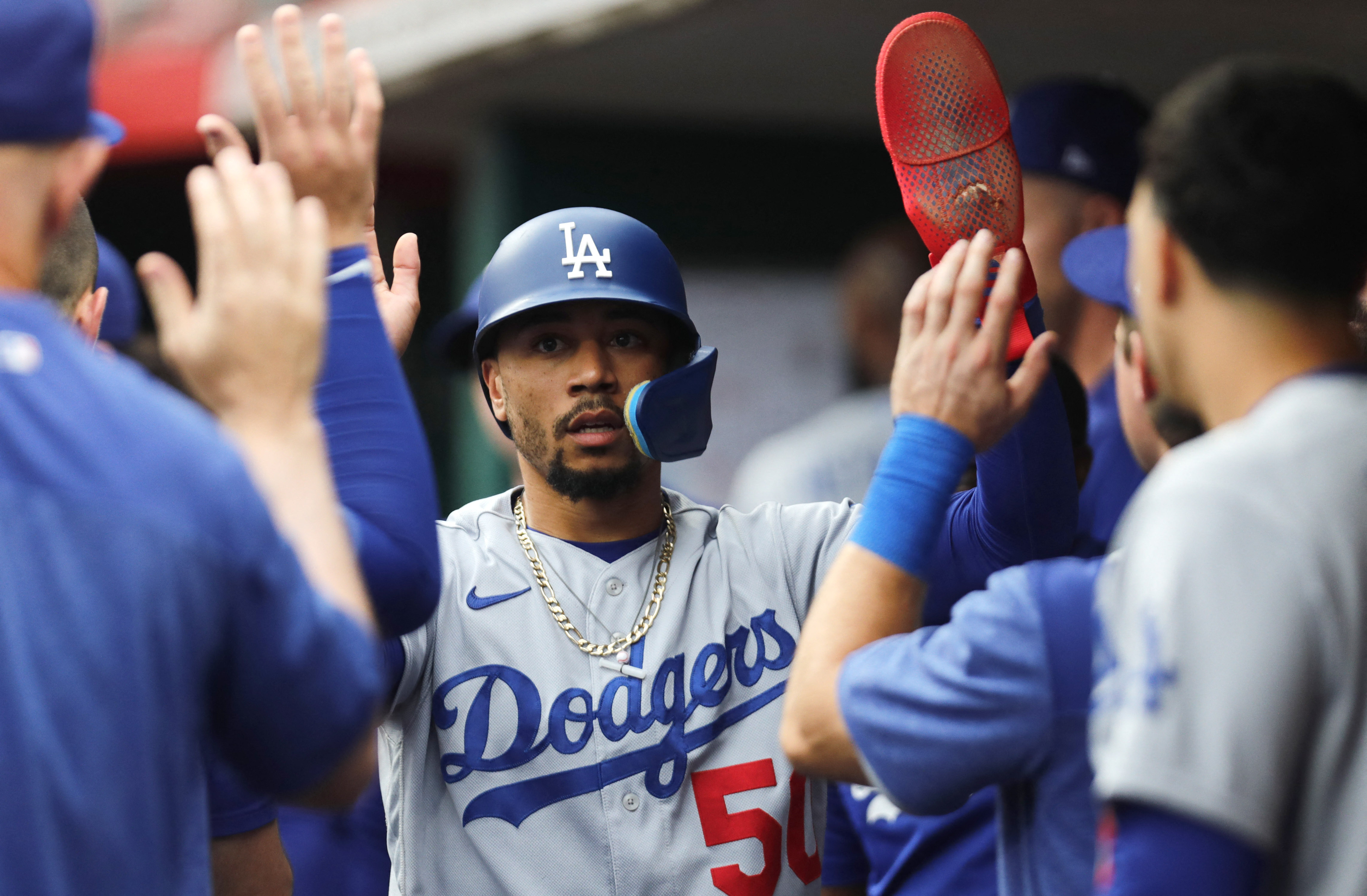 Betts' grand slam caps 8-run 4th inning as the Dodgers stun the