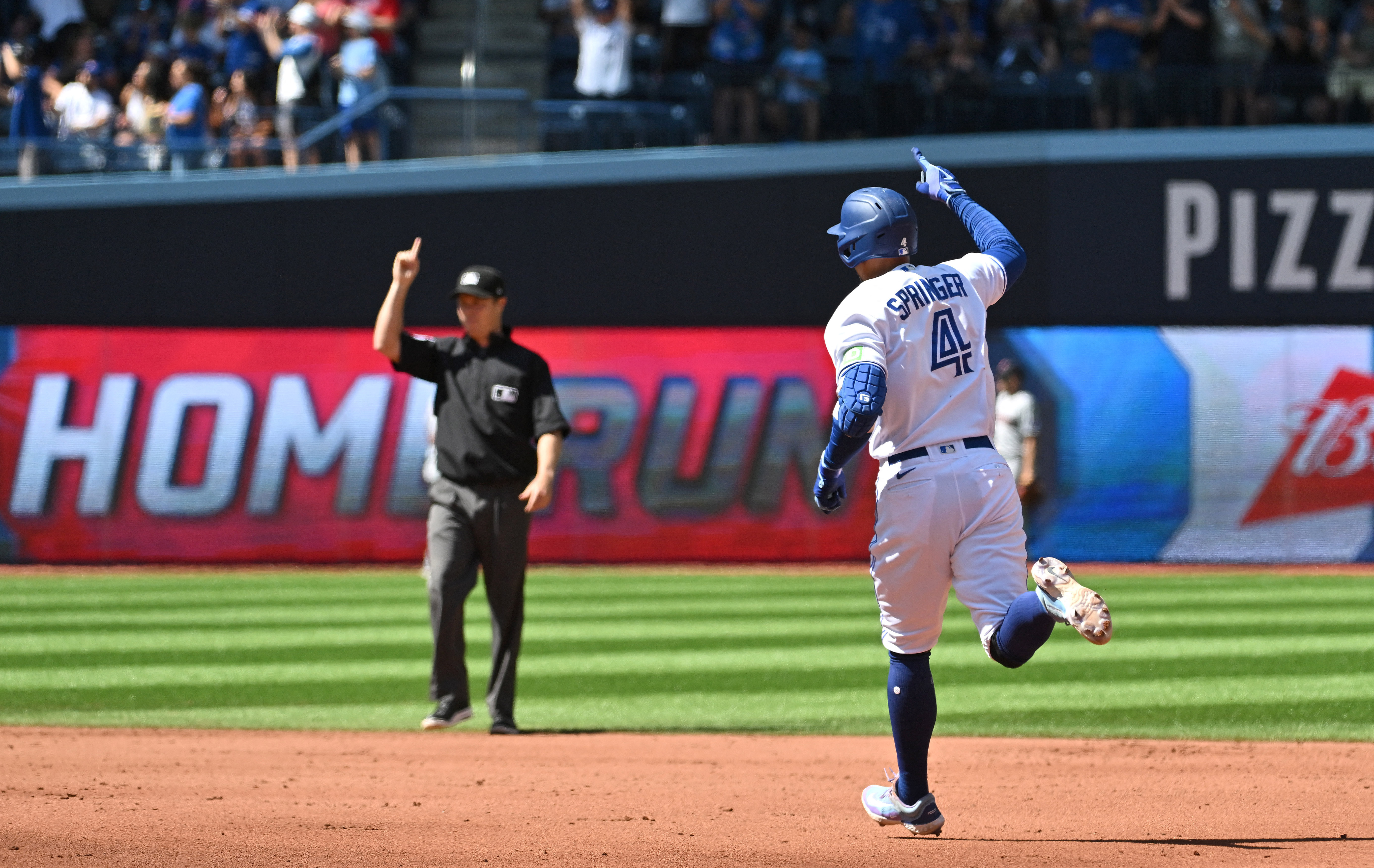 Guardians beat Blue Jays 10-7, Calhoun has winning hit in 11th inning