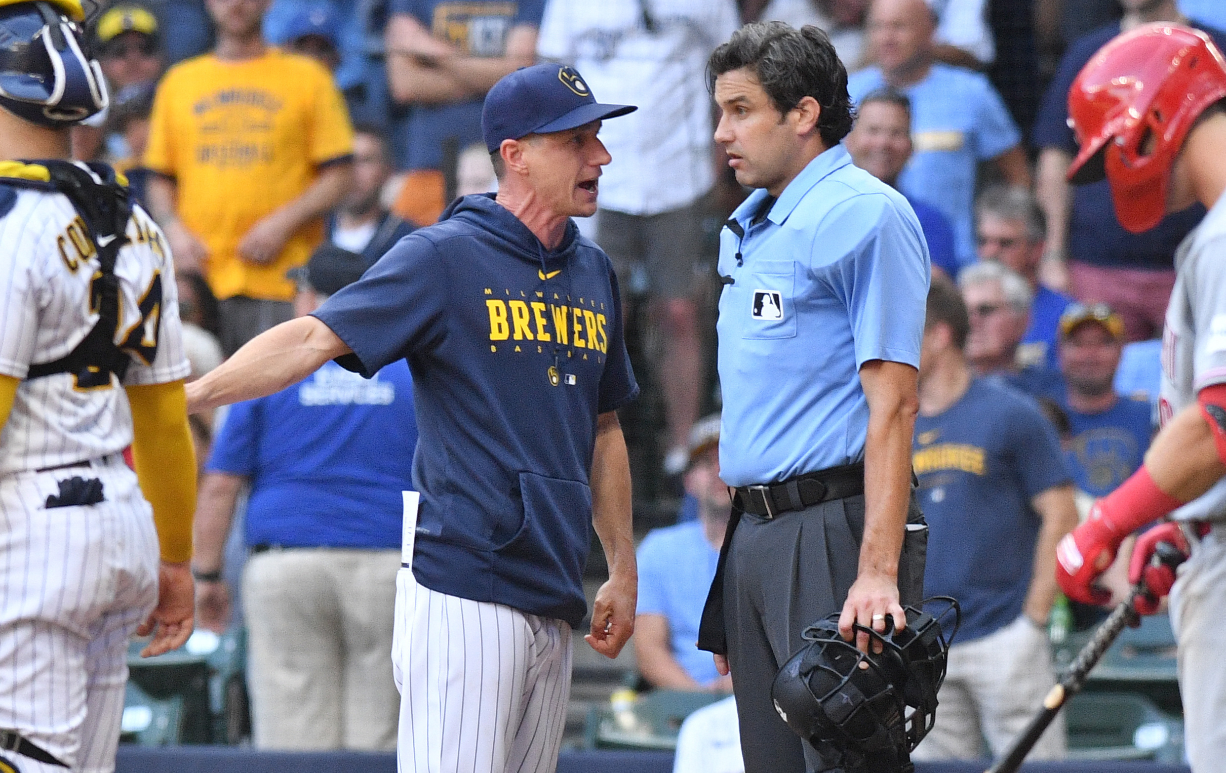 Brewers Craig Counsell holds hand up as Elly De La Cruz's memorable  performance gives Reds vital win in Milwaukee