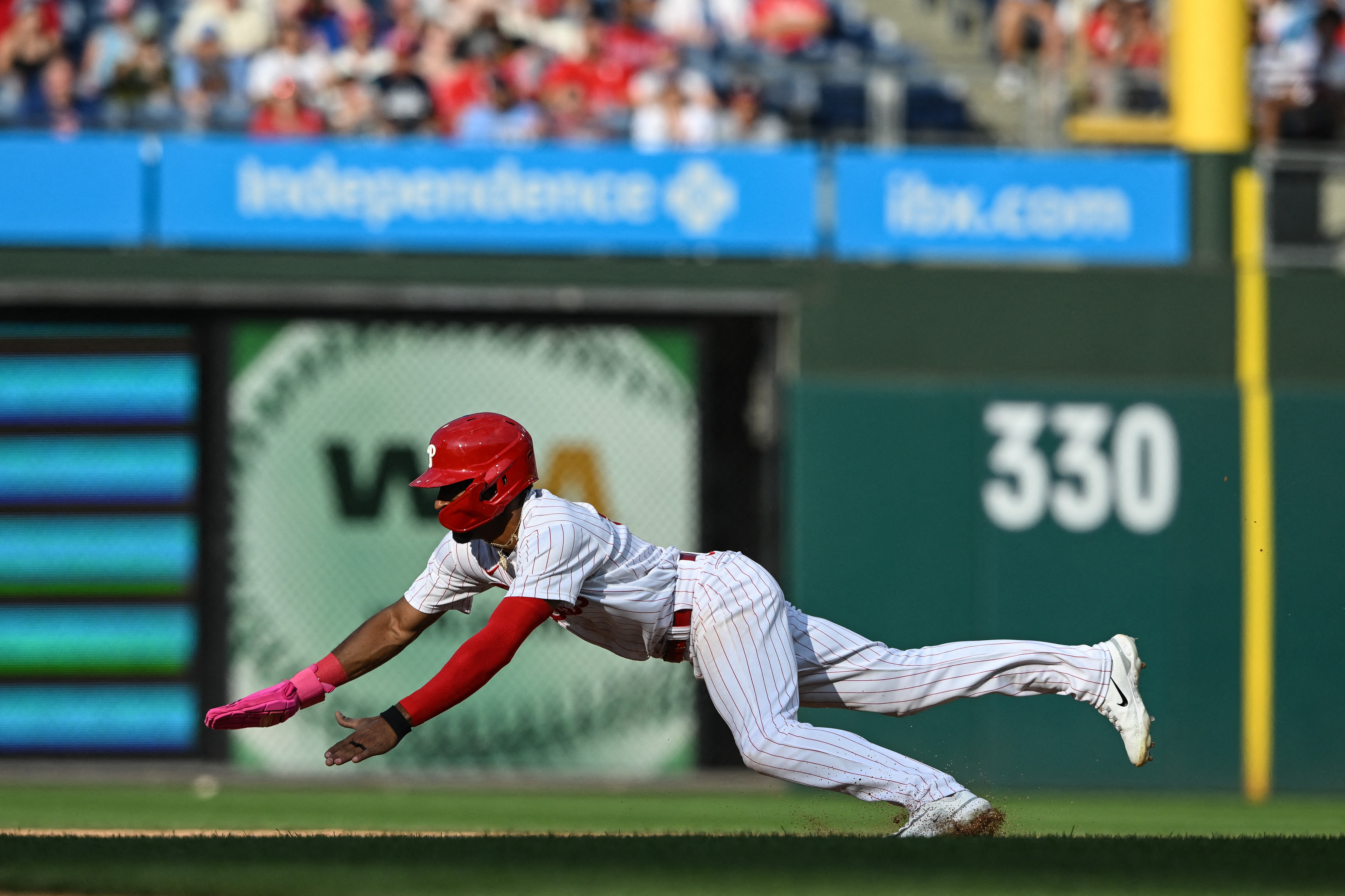 Schwarber homers twice to reach 30, Phillies top Nationals 8-4 in first  game of doubleheader - Newsday