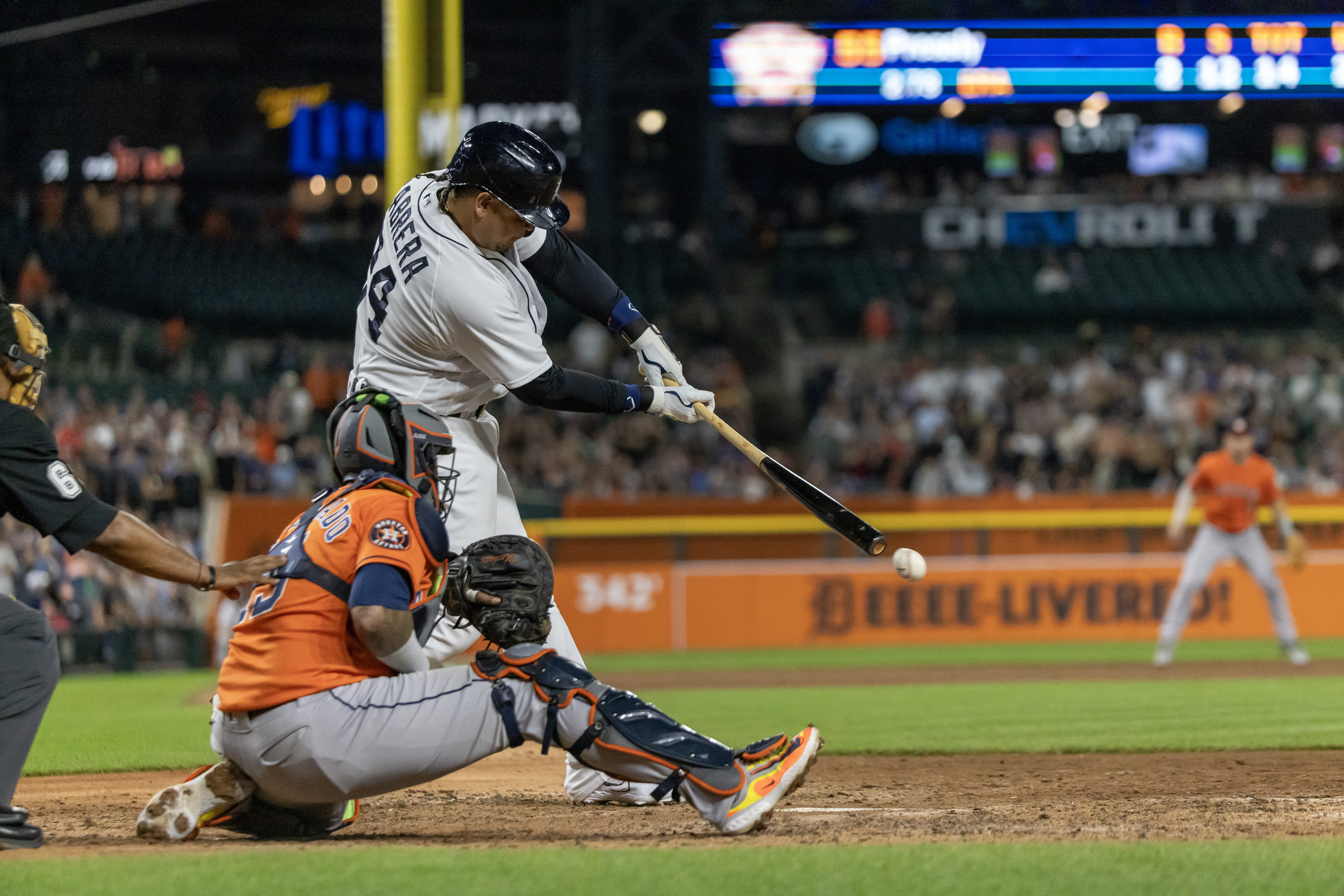 Photo of Kyle Tucker robbing Javier Baez of a home run in