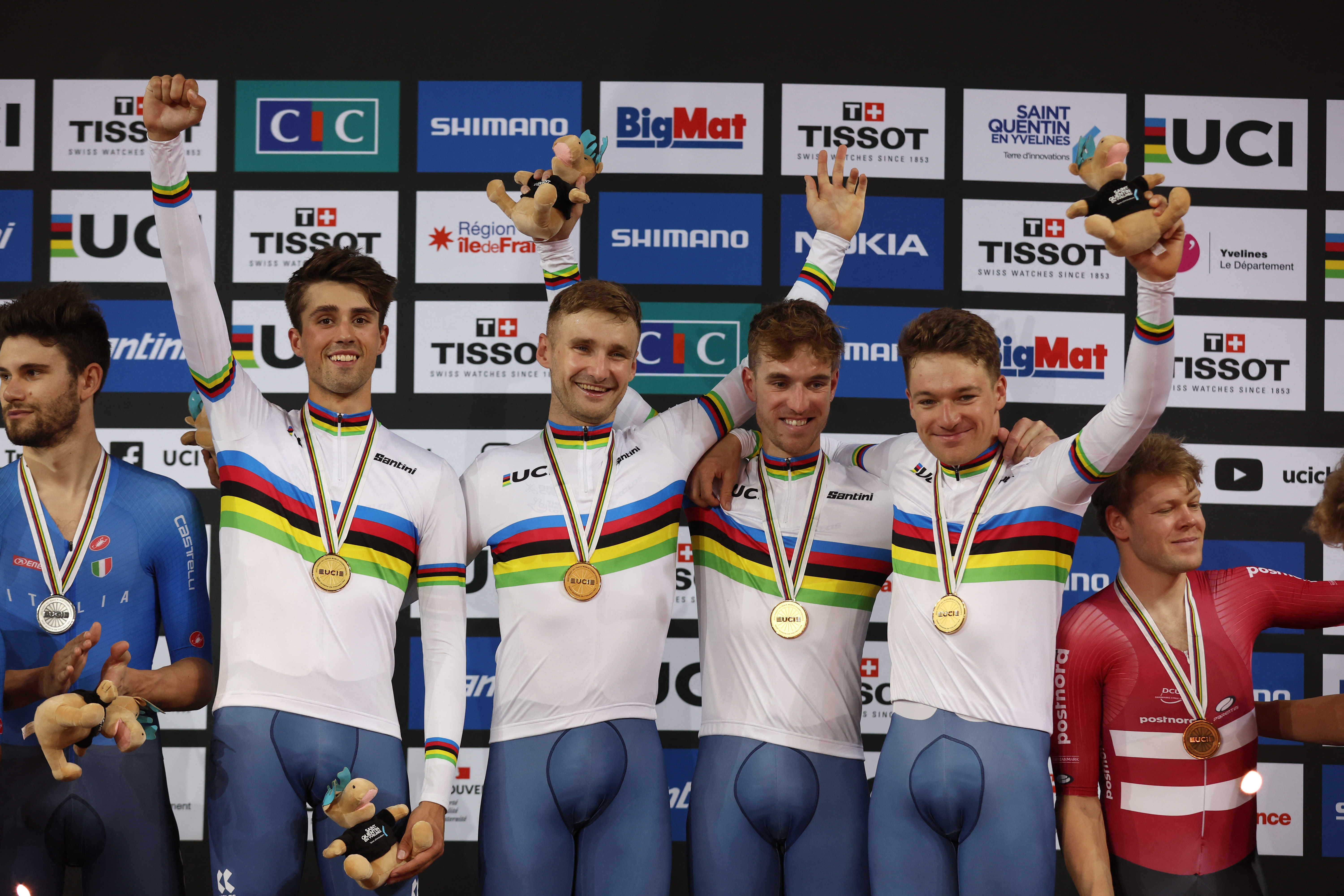 Britain Italy win team pursuits at world championships Reuters