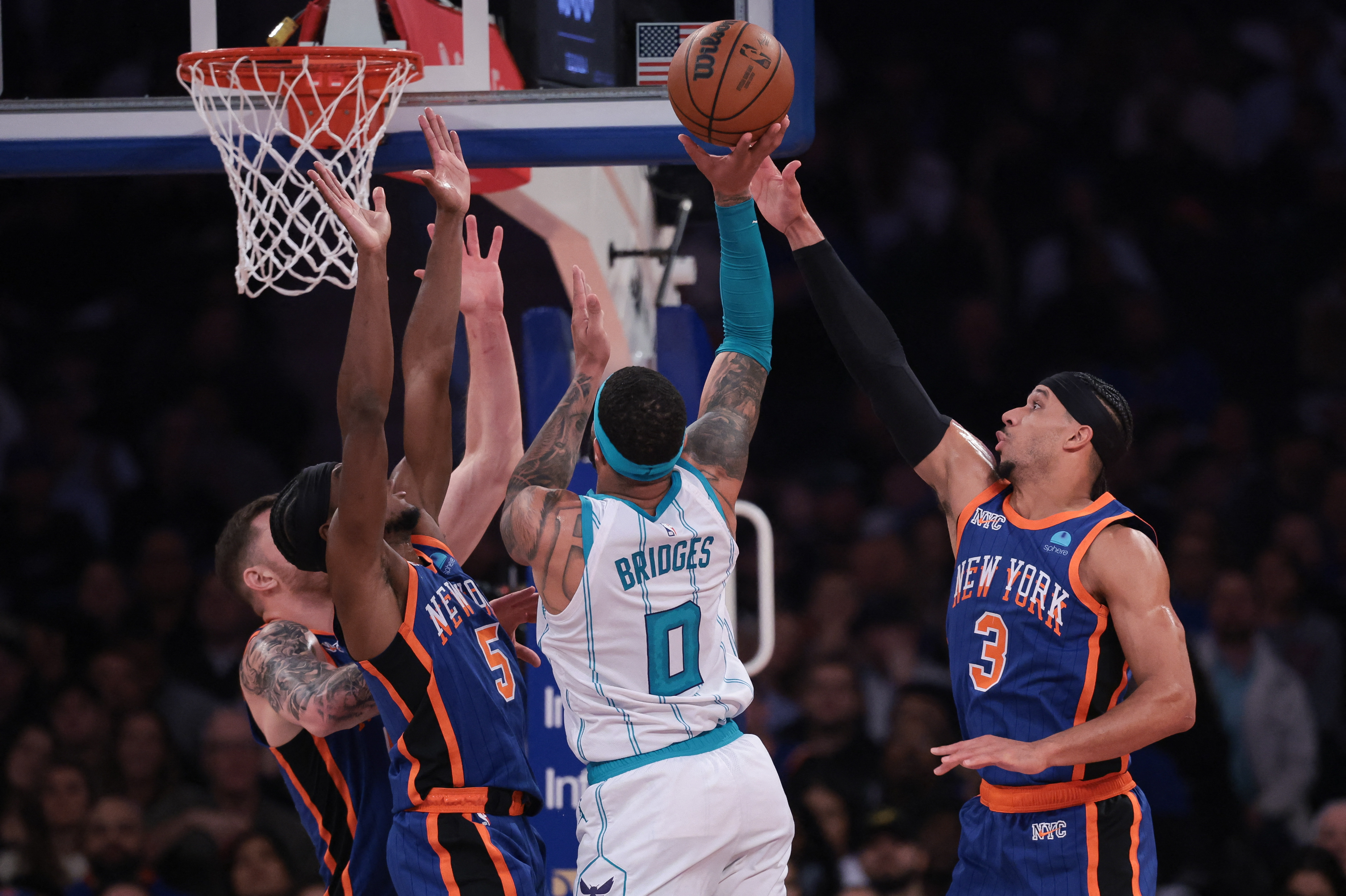 Knicks clobber Hornets, advance to in-season tournament knockout round