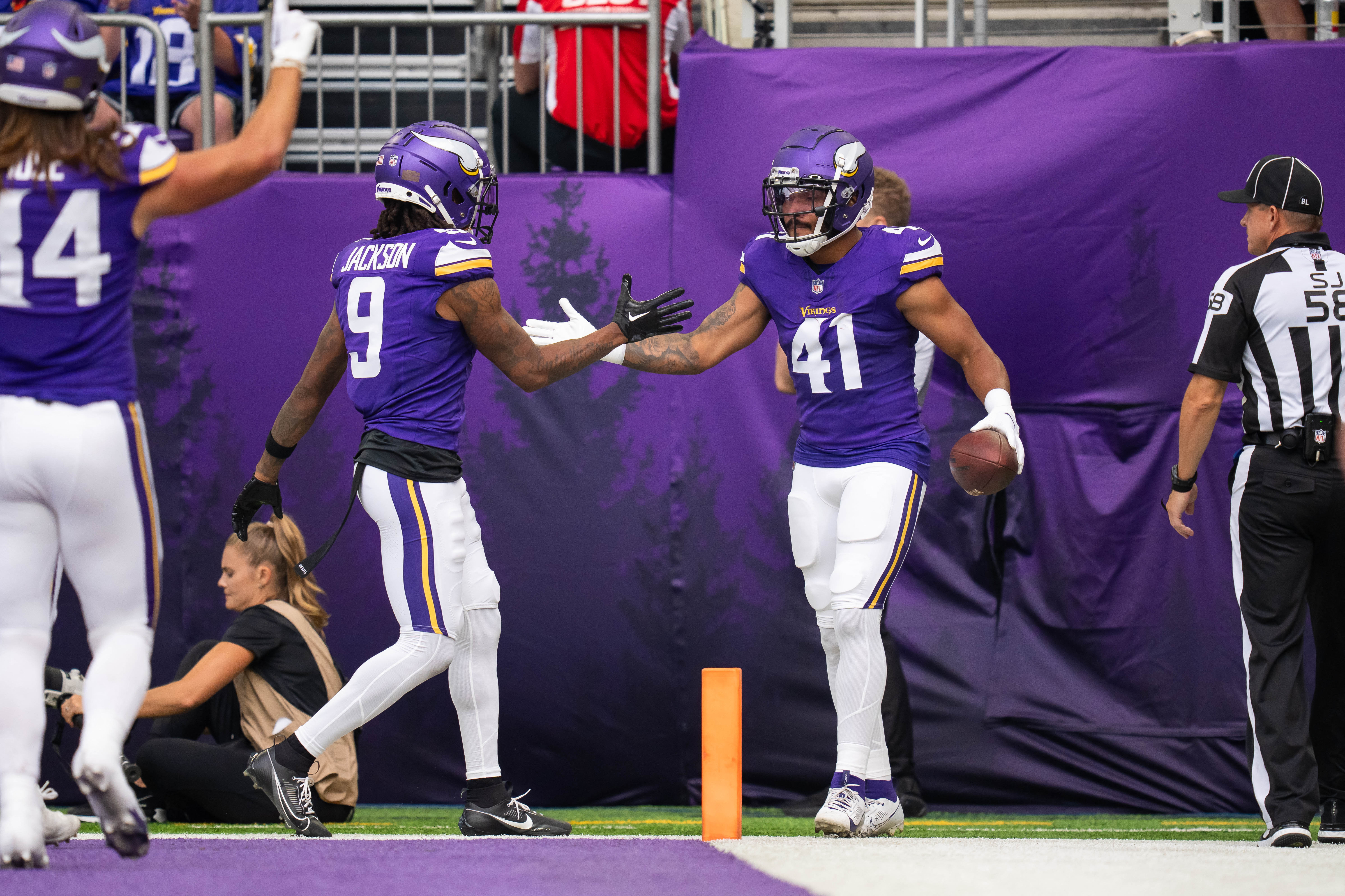 Defense rallies Cardinals past Vikings, 18-17