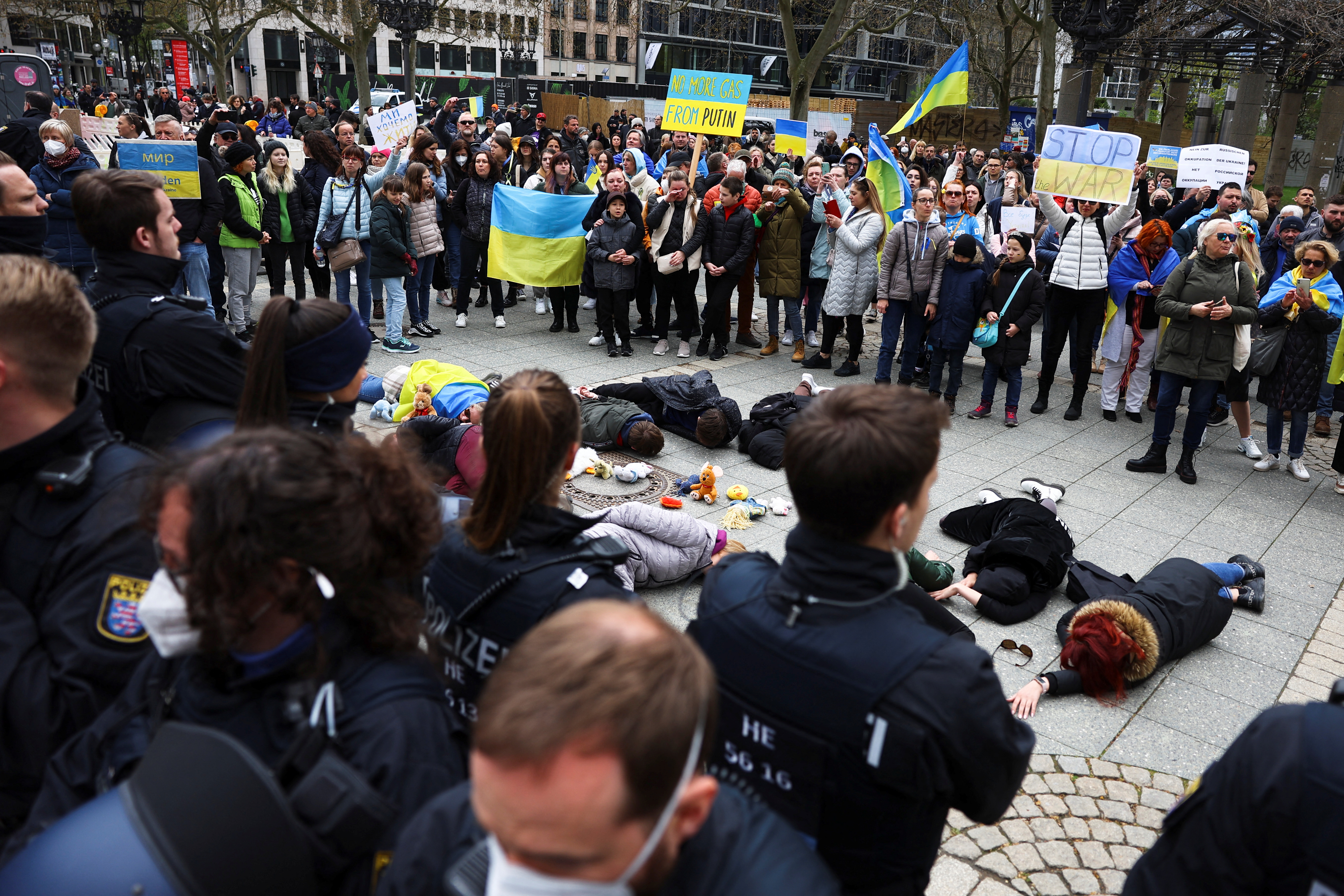Protest against pro-Russian demonstration in Frankfurt
