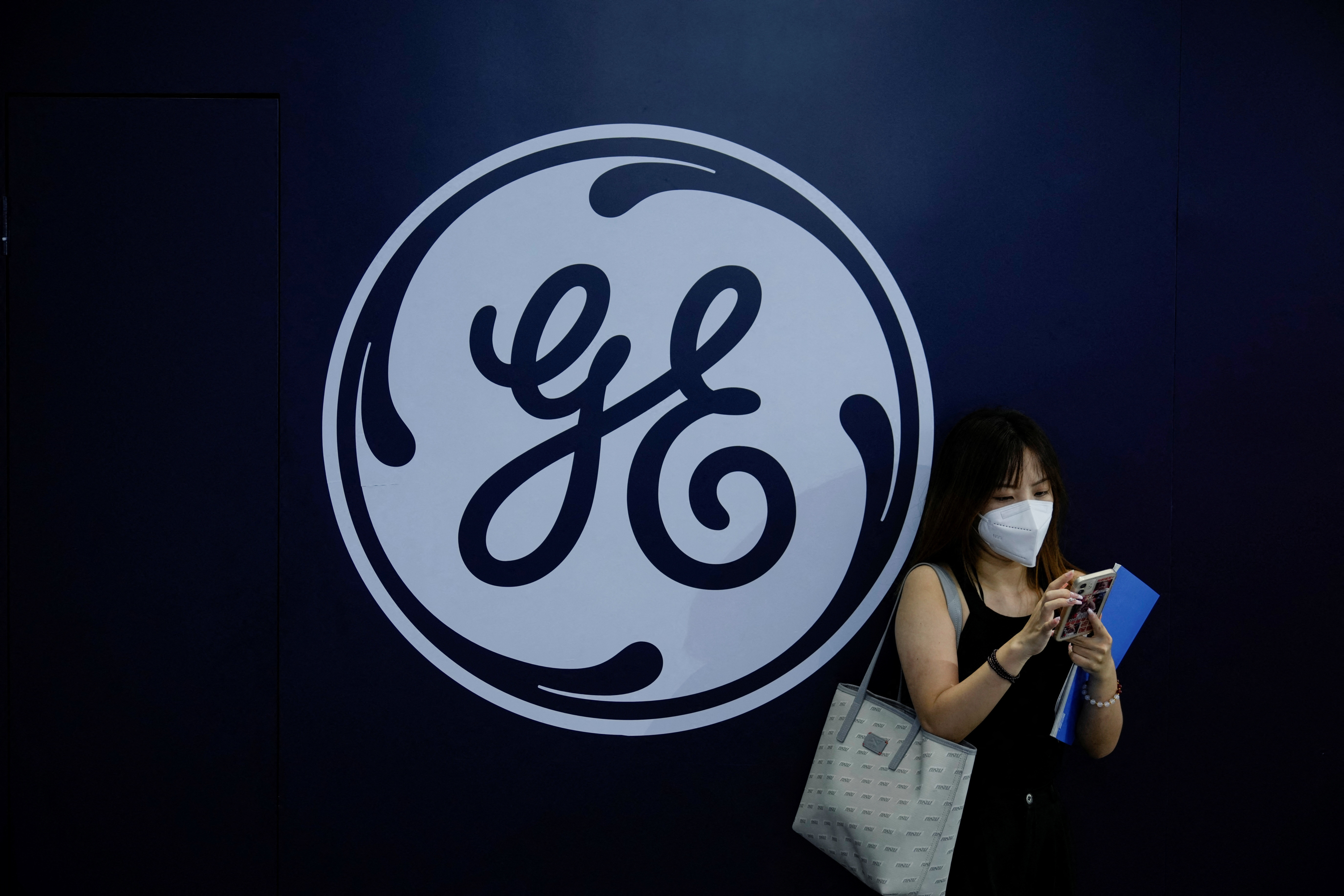 GE cuts full-year earnings forecast on troubles at renewable vitality enterprise