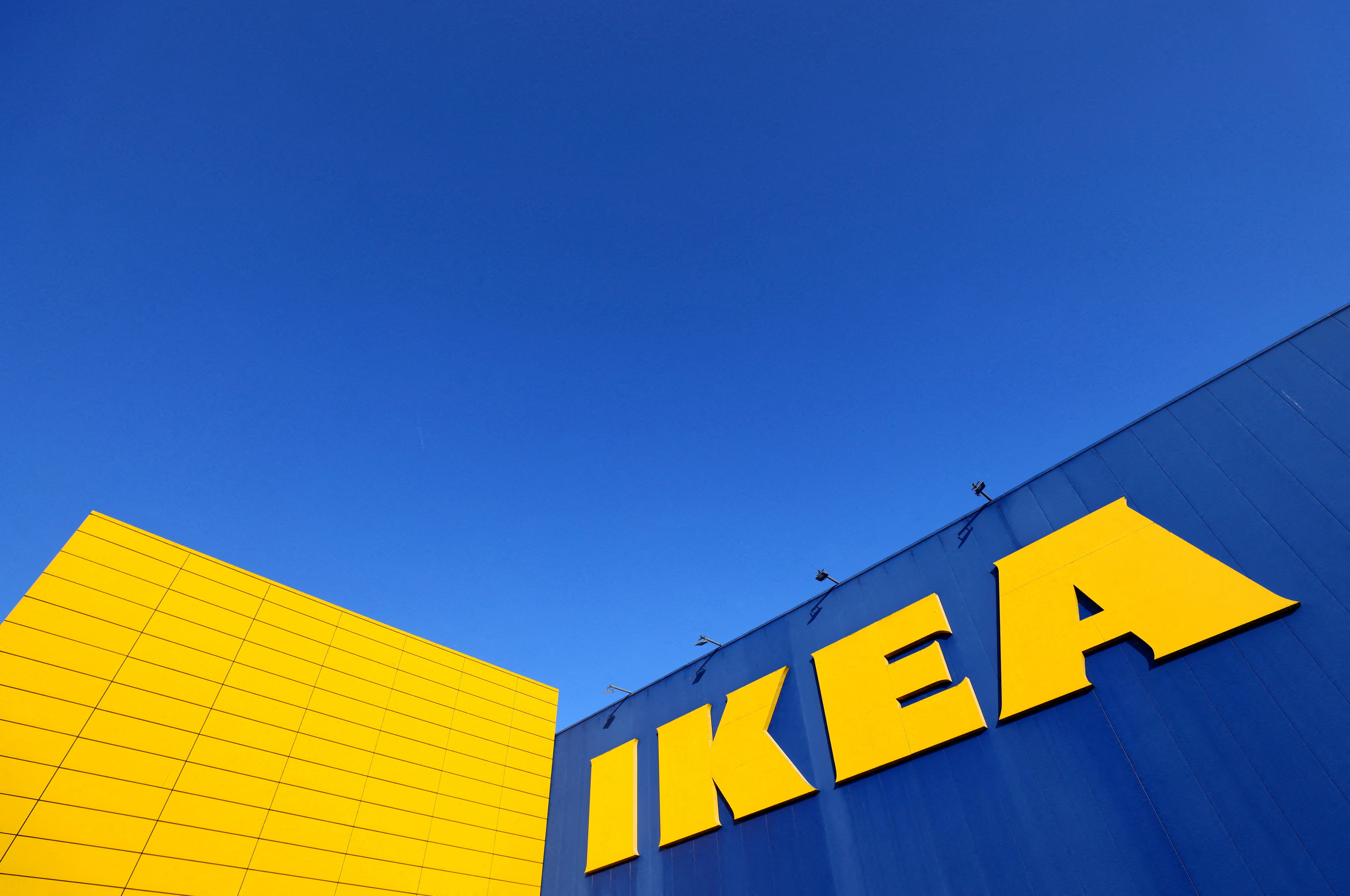 Global visits to IKEA.com 2023