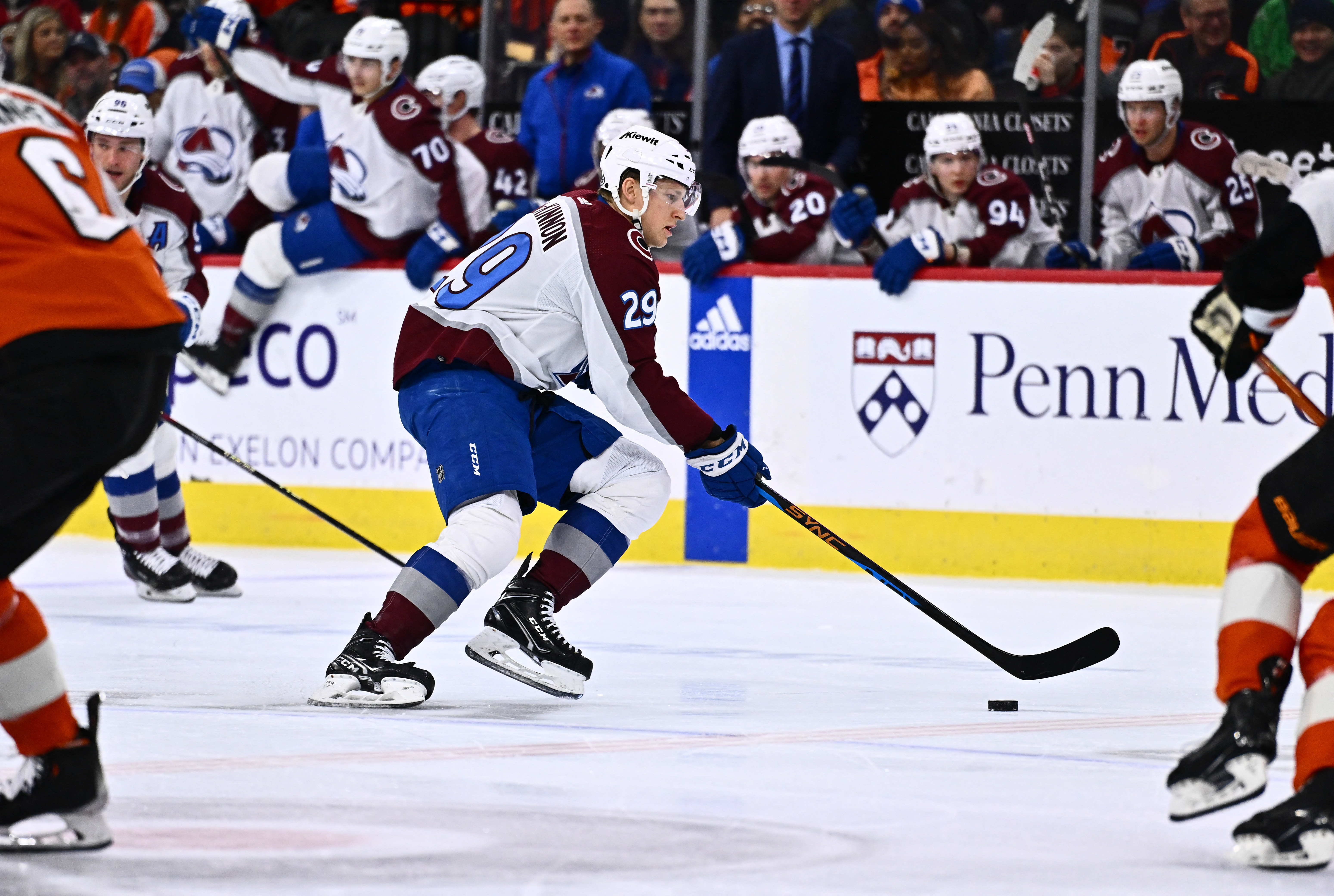 Logan O'Connor gets hat trick, Avalanche overpower Flyers