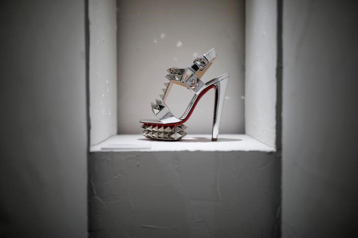 could be blamed for fake Louboutin shoe ads - EU - BBC News