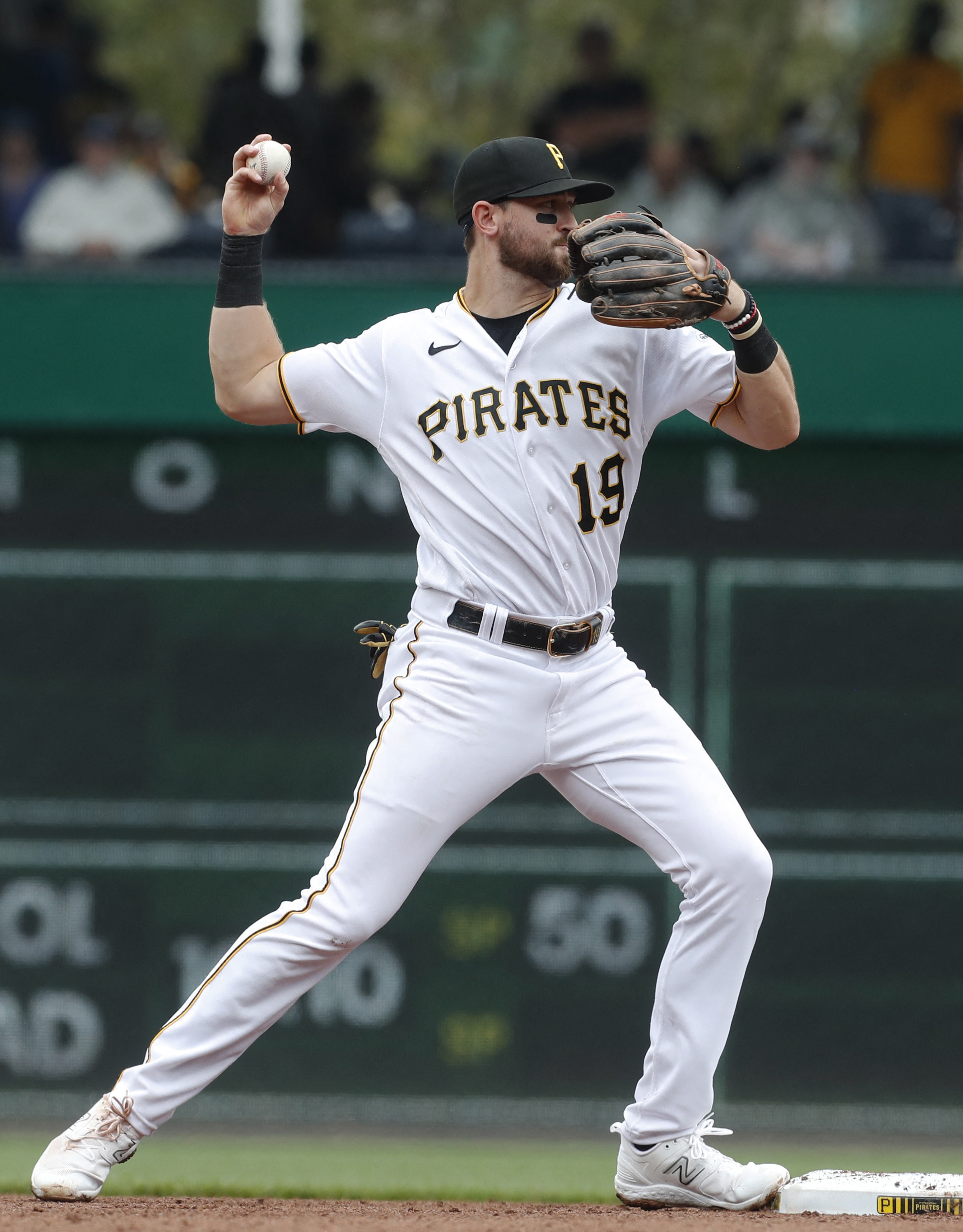 Ke'Bryan Hayes propels Pirates past Braves | Reuters