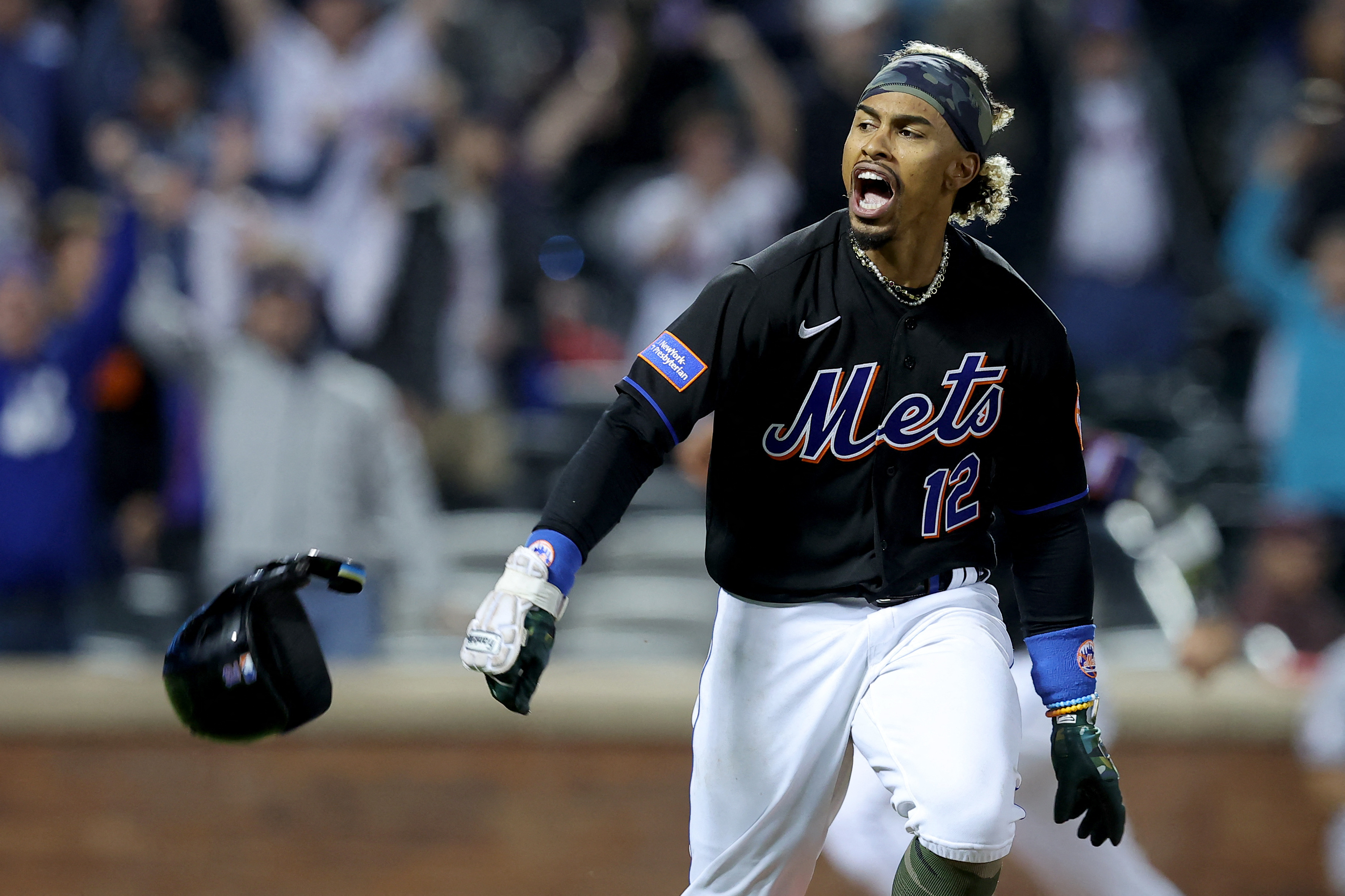 Mets rally multiple times to outlast Guardians 10-9