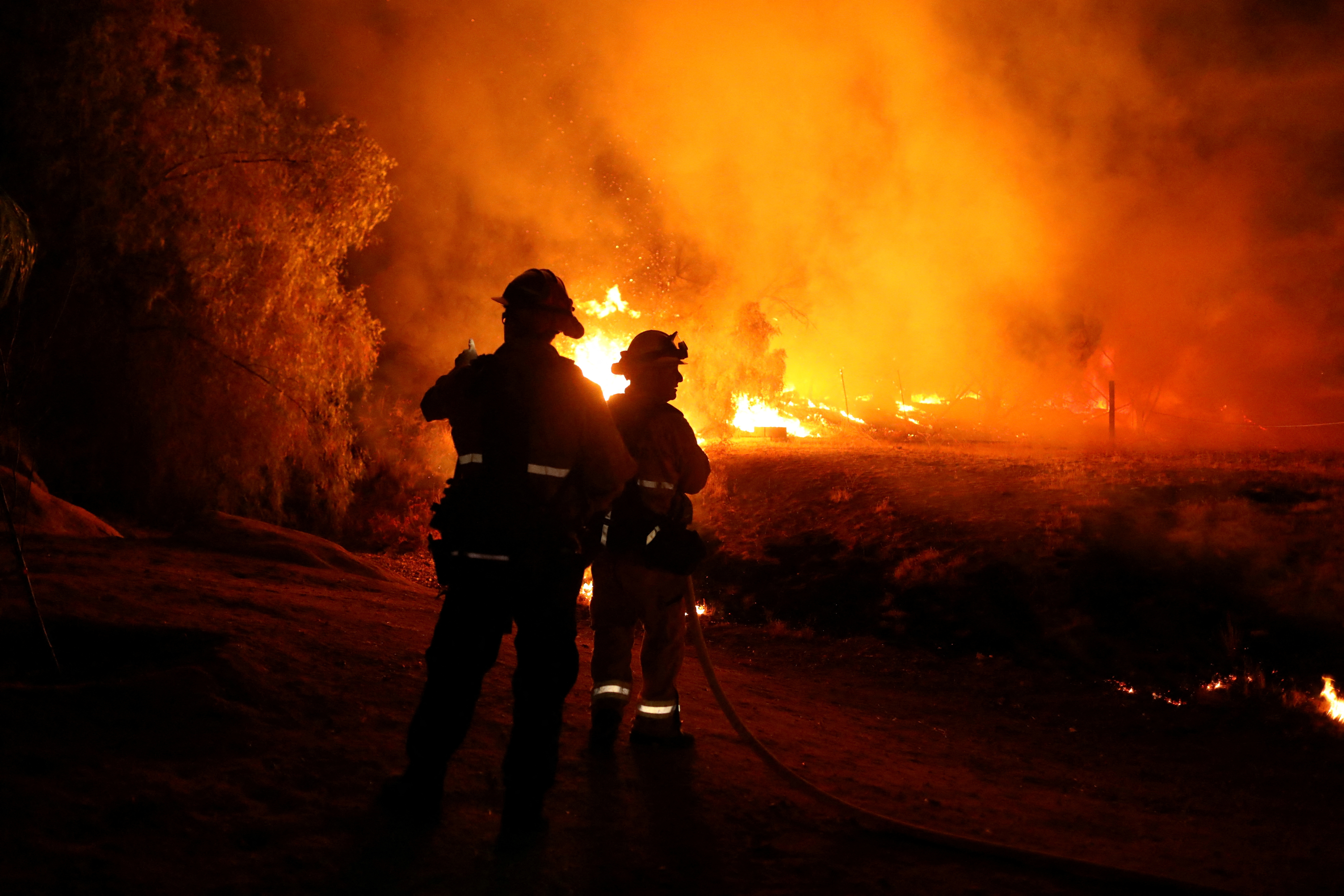 Fairview Fire burns in California