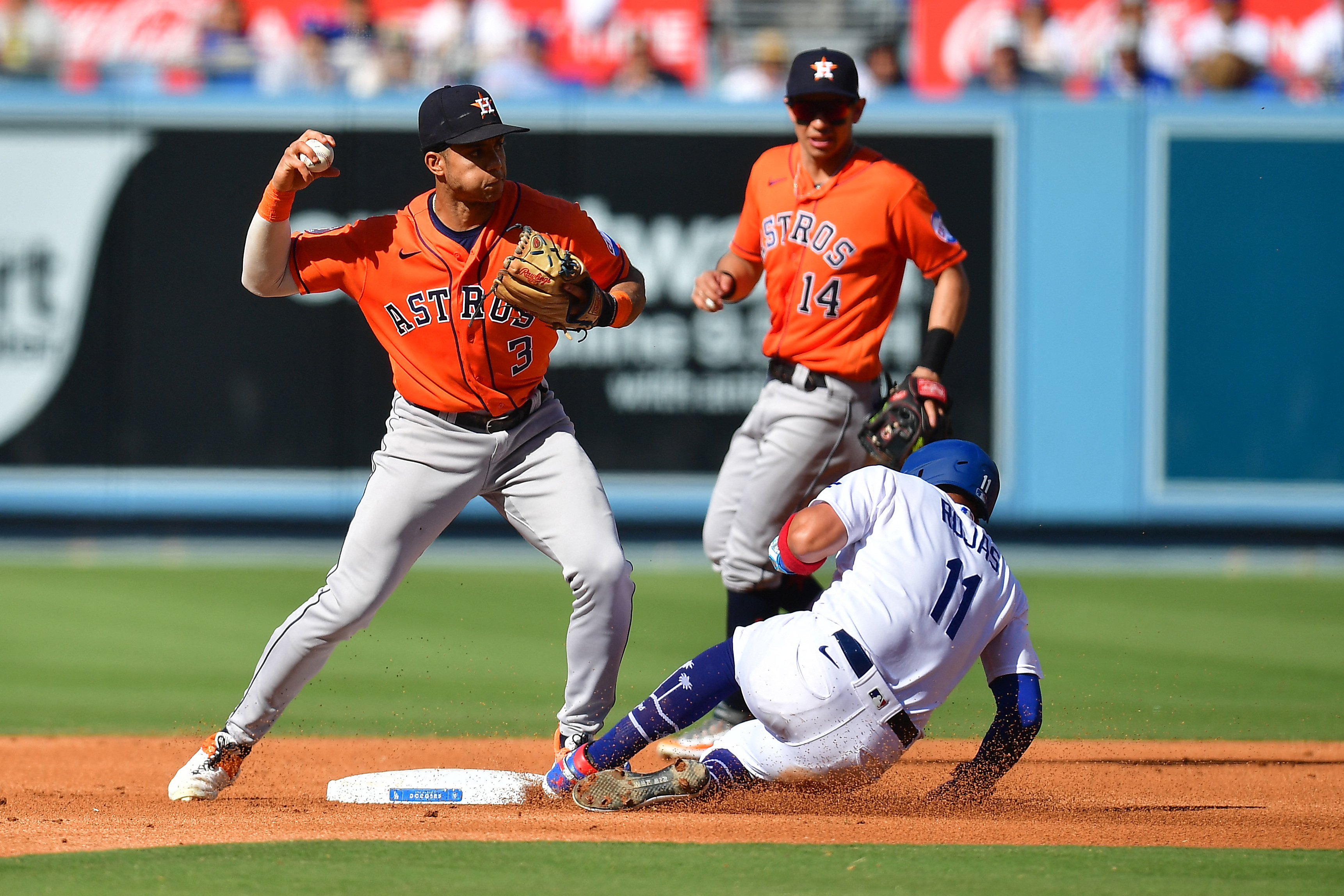 Alex Bregman helps push Astros past Dodgers in 11 innings