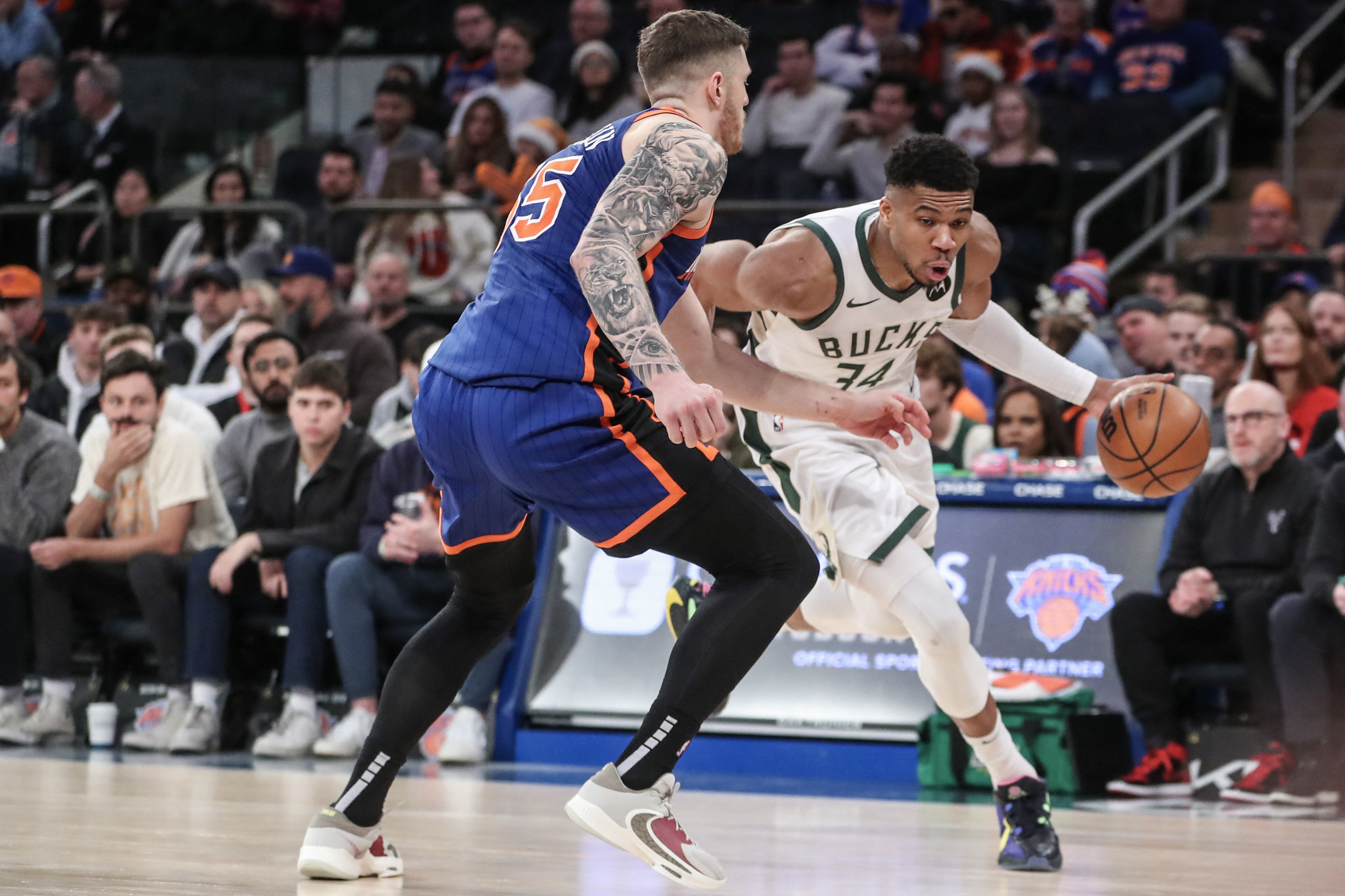 Giannis Antetokounmpo powers Bucks past Knicks Reuters