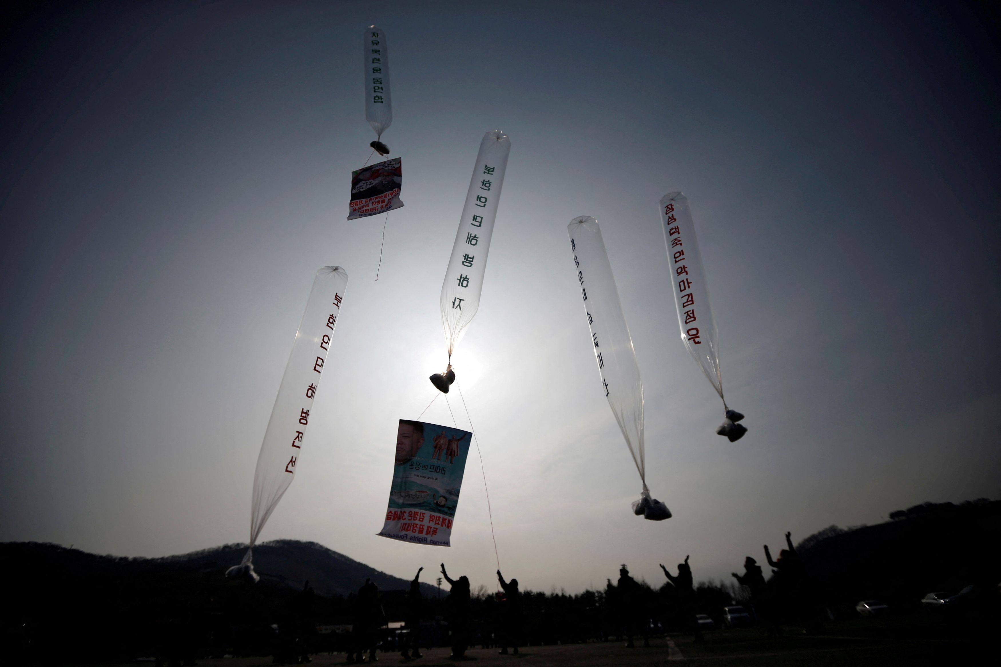 South Korea official signals leaflet balloons might again float over the North