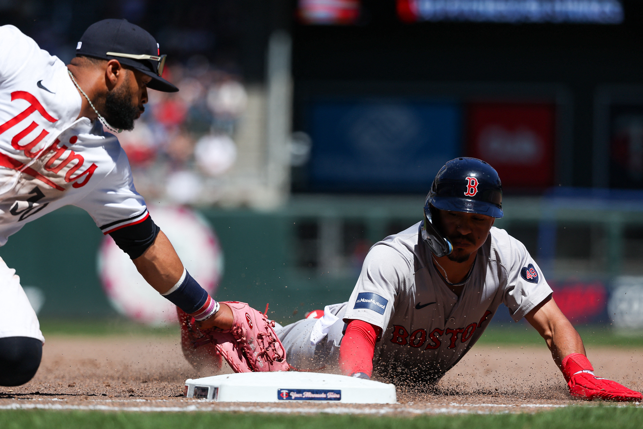 Red Sox Snap Twins 12 Game Winning Streak Reuters