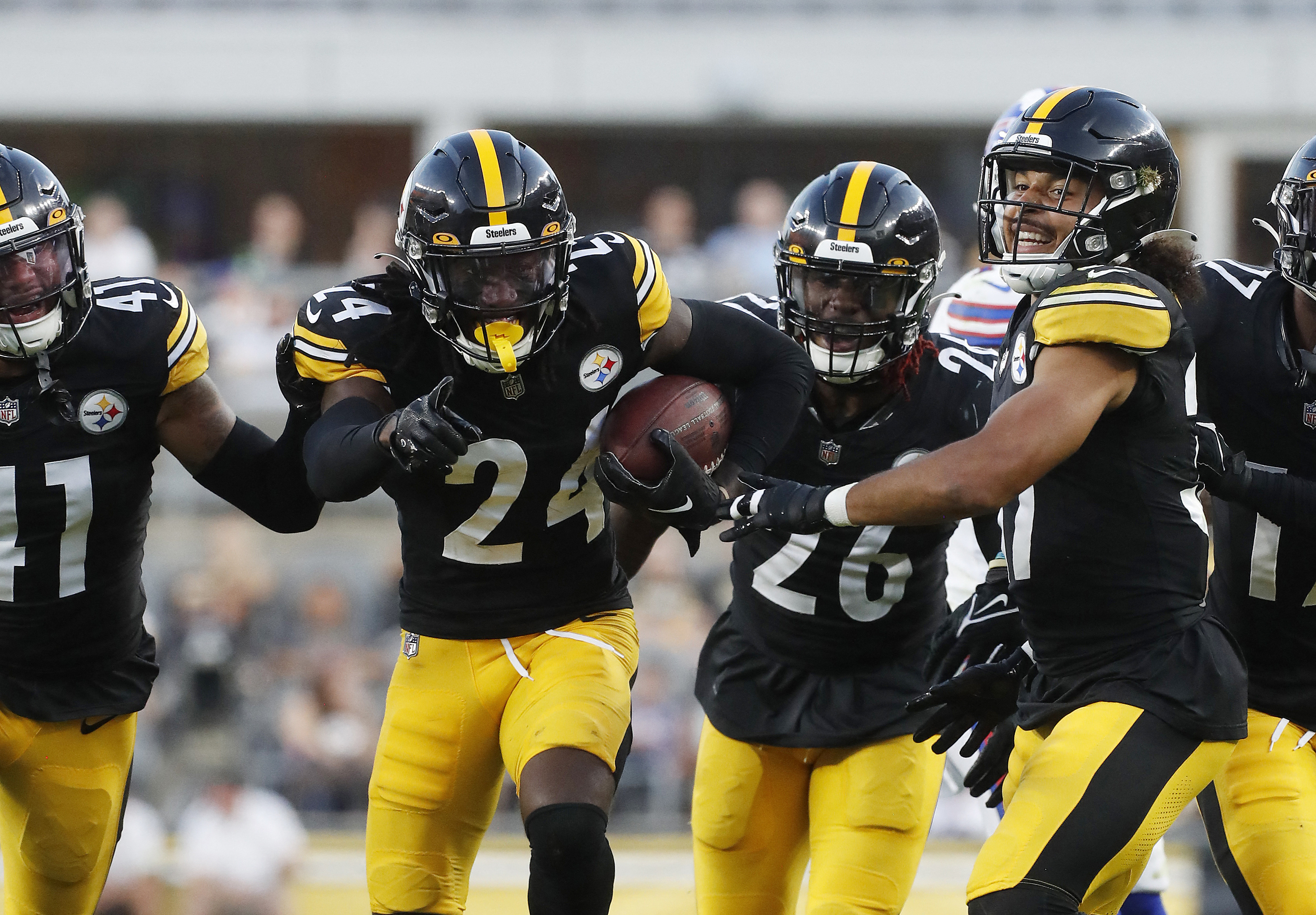 Oct 9th, 2022: Kenny Pickett #8 during the Pittsburgh Steelers vs Buffalo  Bills game in Orchard Park, New York at Highmark Stadium. Jason Pohuski/CSM  (Credit Image: © Jason Pohuski/CSM via ZUMA Press