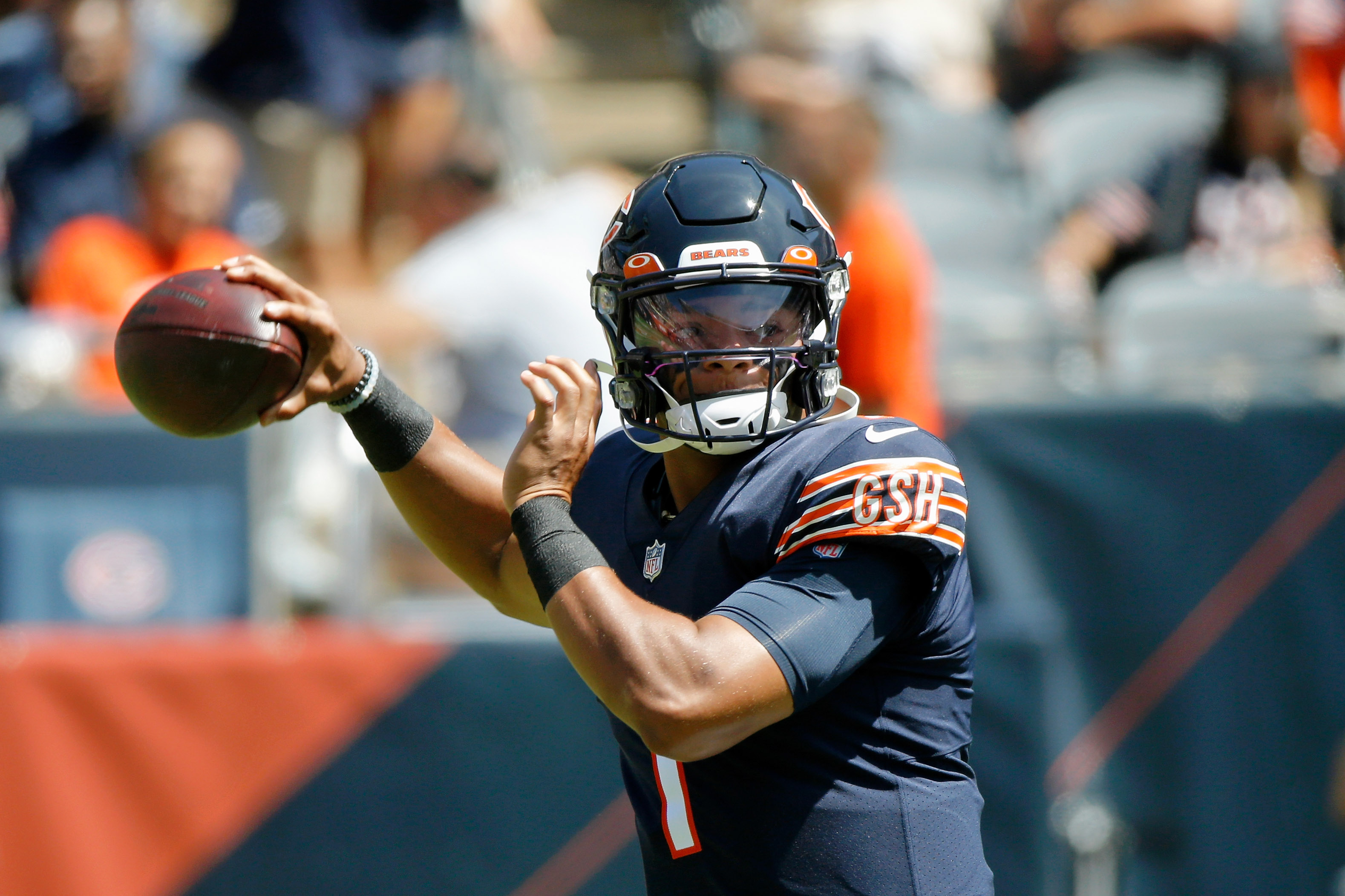 NFL roundup Justin Fields flourishes as Bears rally past Dolphins