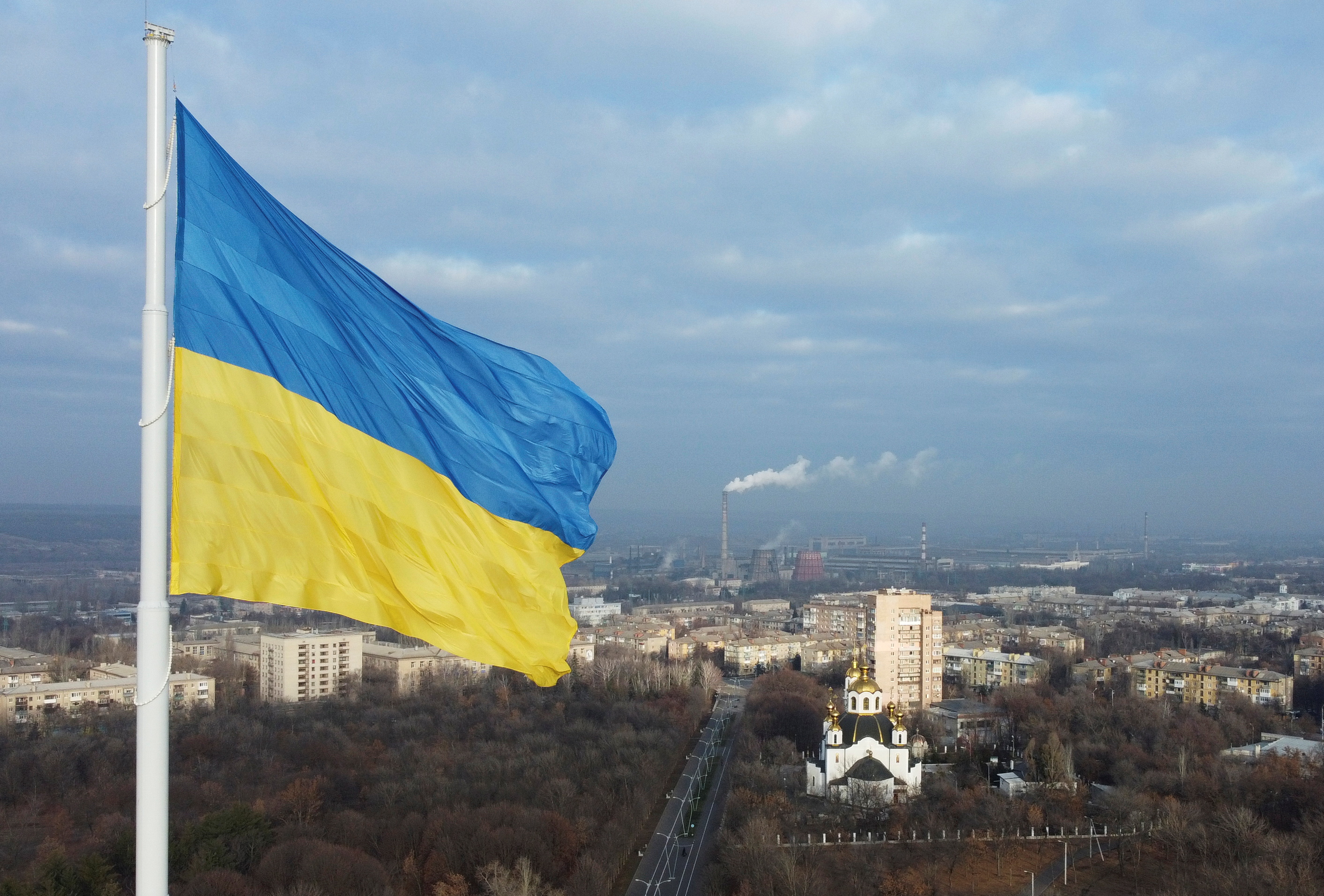The national flag of Ukraine flies over the town of Kramatorsk, Ukraine November 25, 2021. REUTERS/Valentyn Ogirenko