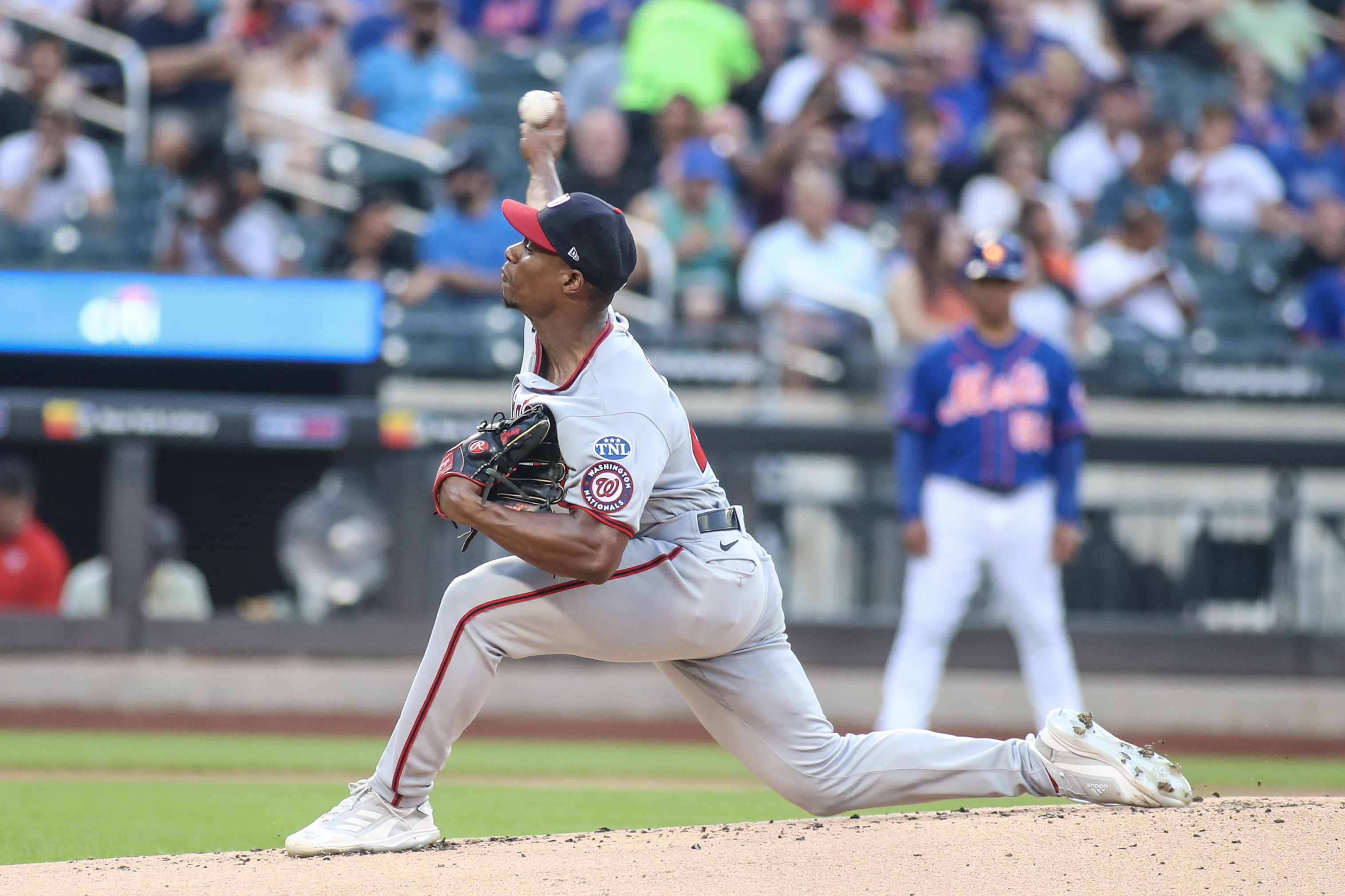 After rain delay, Mets eke out win over Nationals