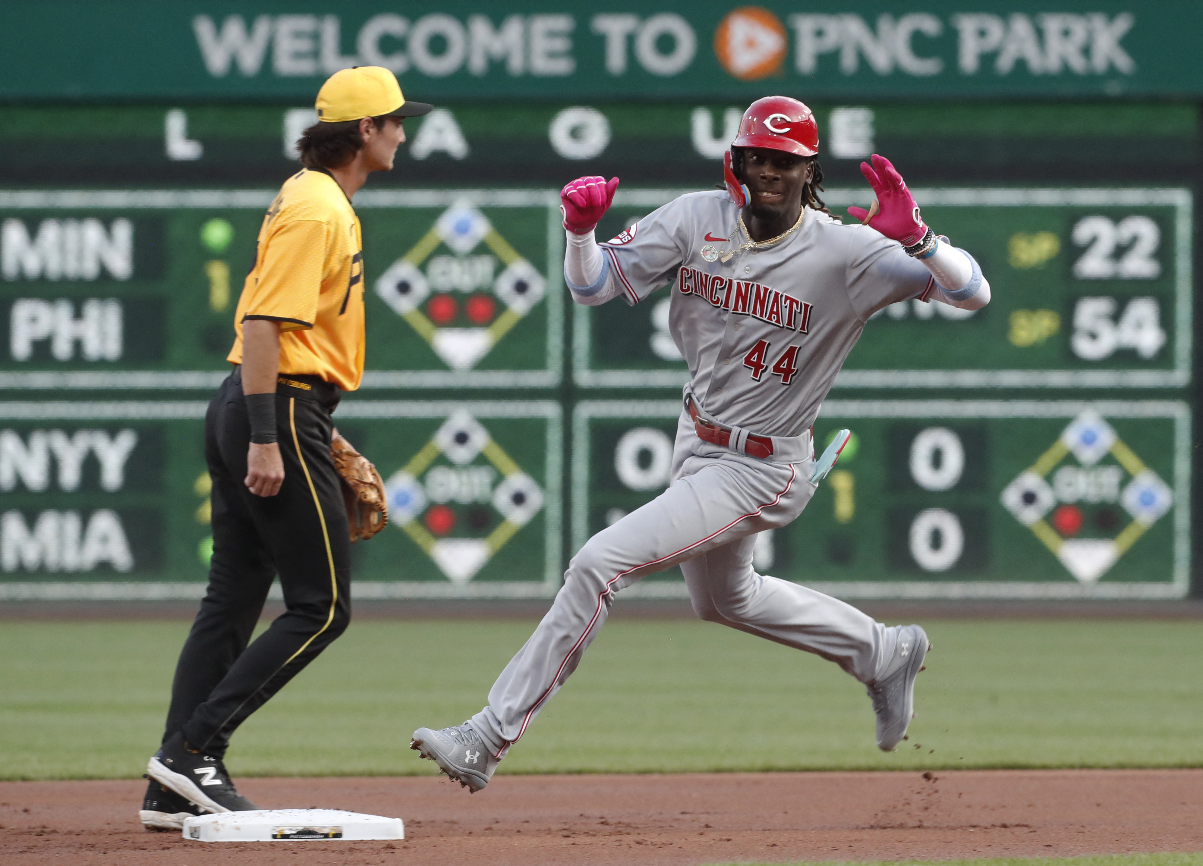 Pirates' VanMeter struggles as catcher, Reds-Bucs split DH –