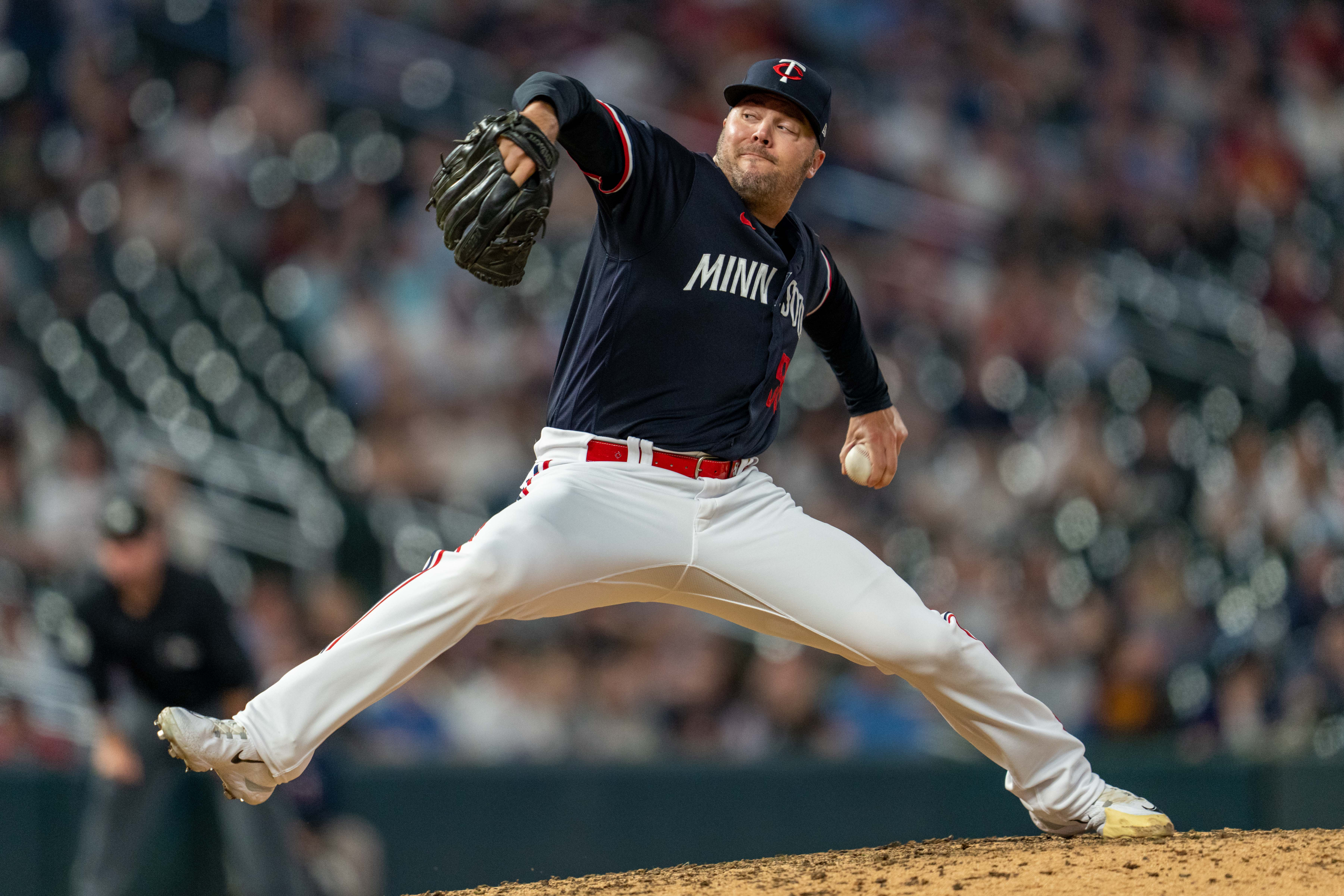 Twins 10, White Sox 2: Twins Morb out and unleash the bats