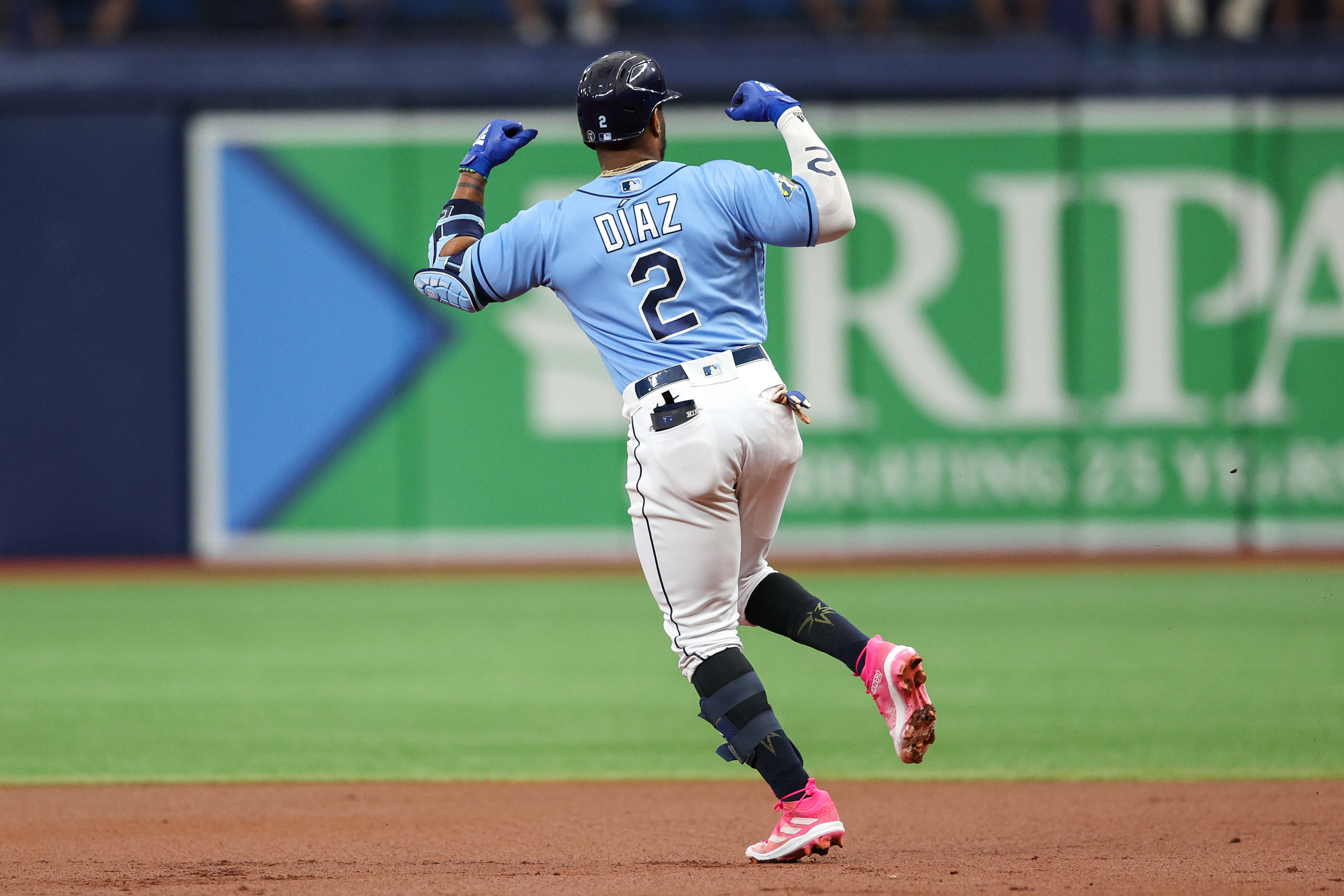 Rays drub Red Sox, tie MLB mark with 13th straight win