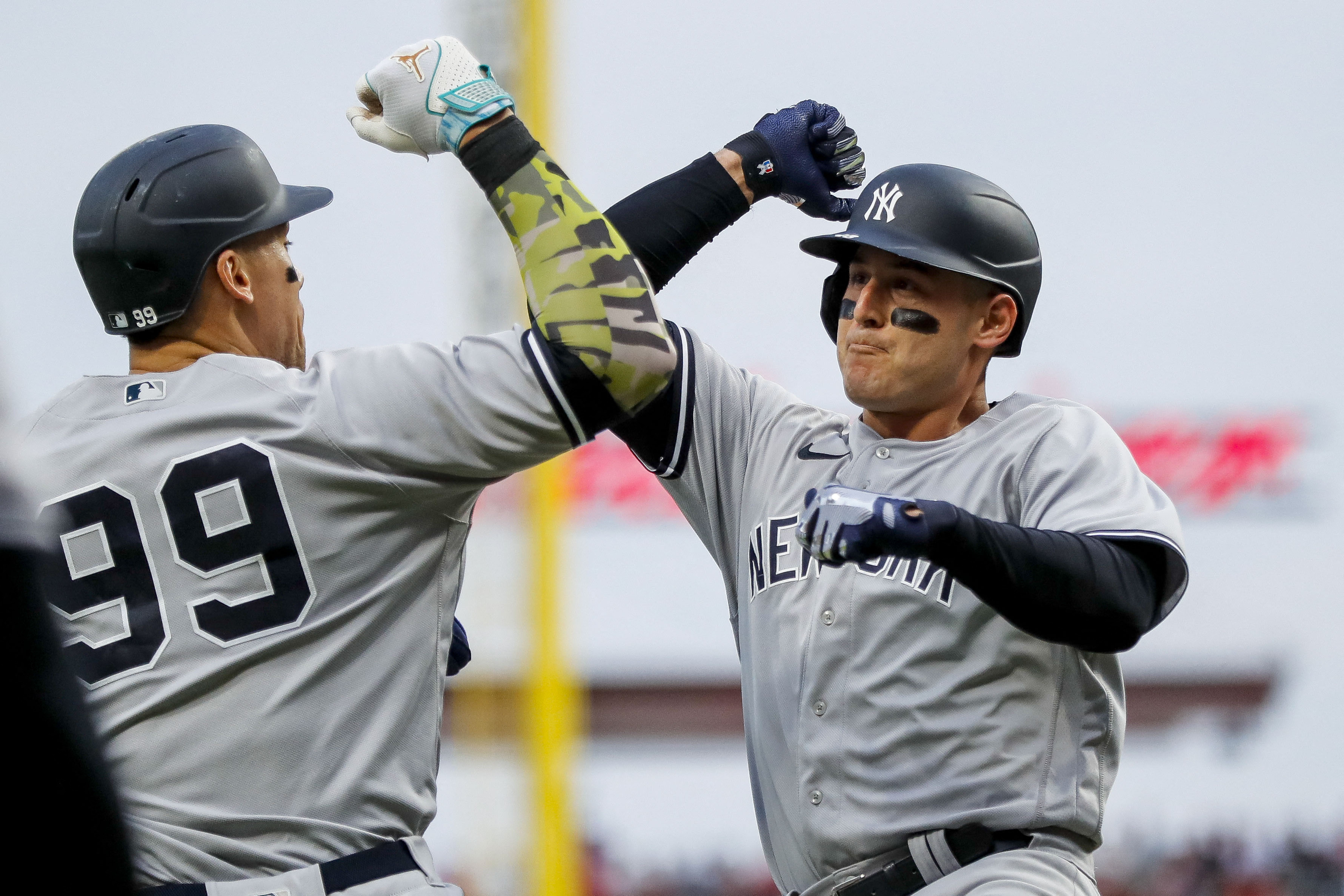 Anthony Rizzo homers, Aaron Judge gets 4 hits in win vs. Reds