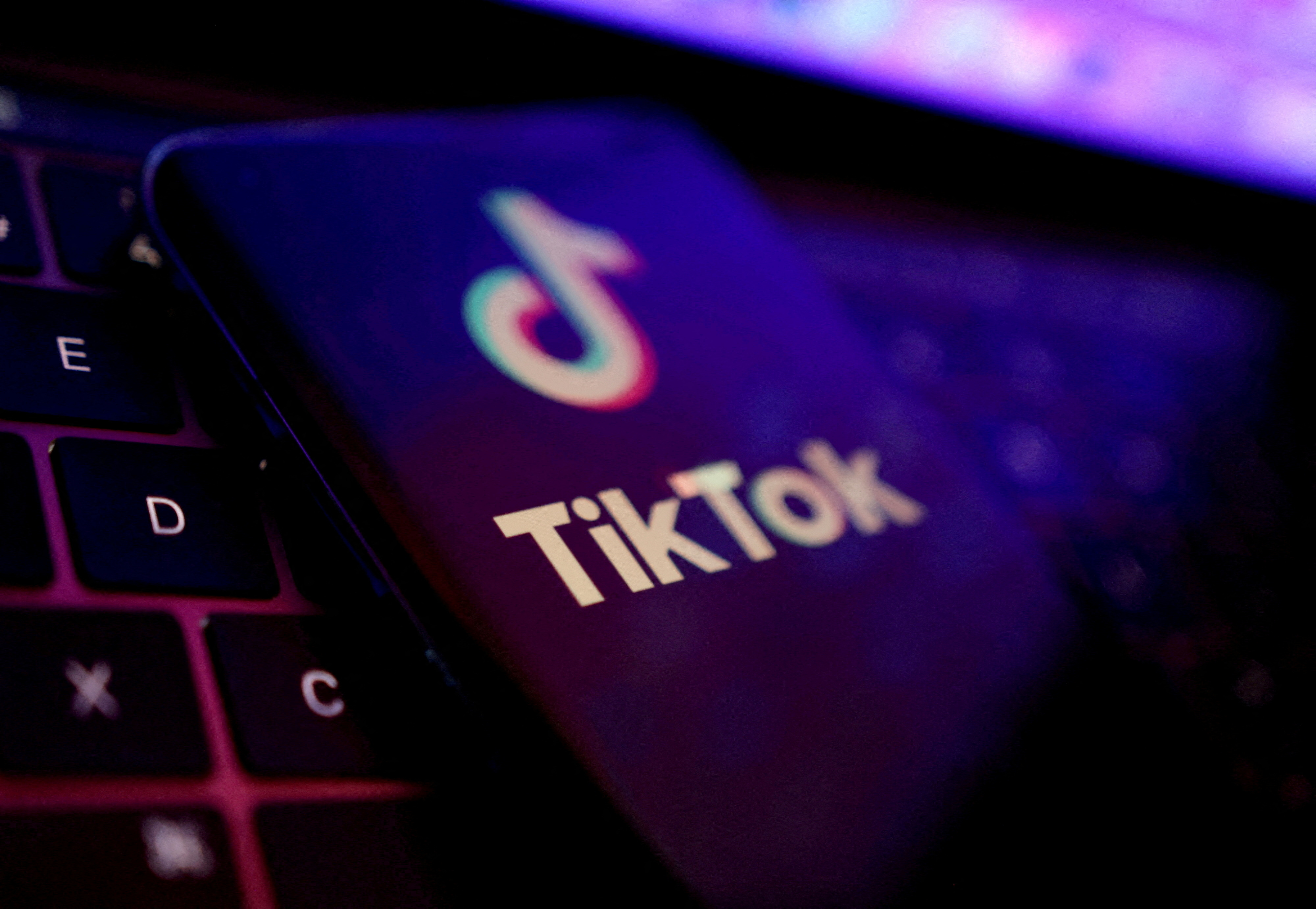Ilustrația arată sigla aplicației TikTok
