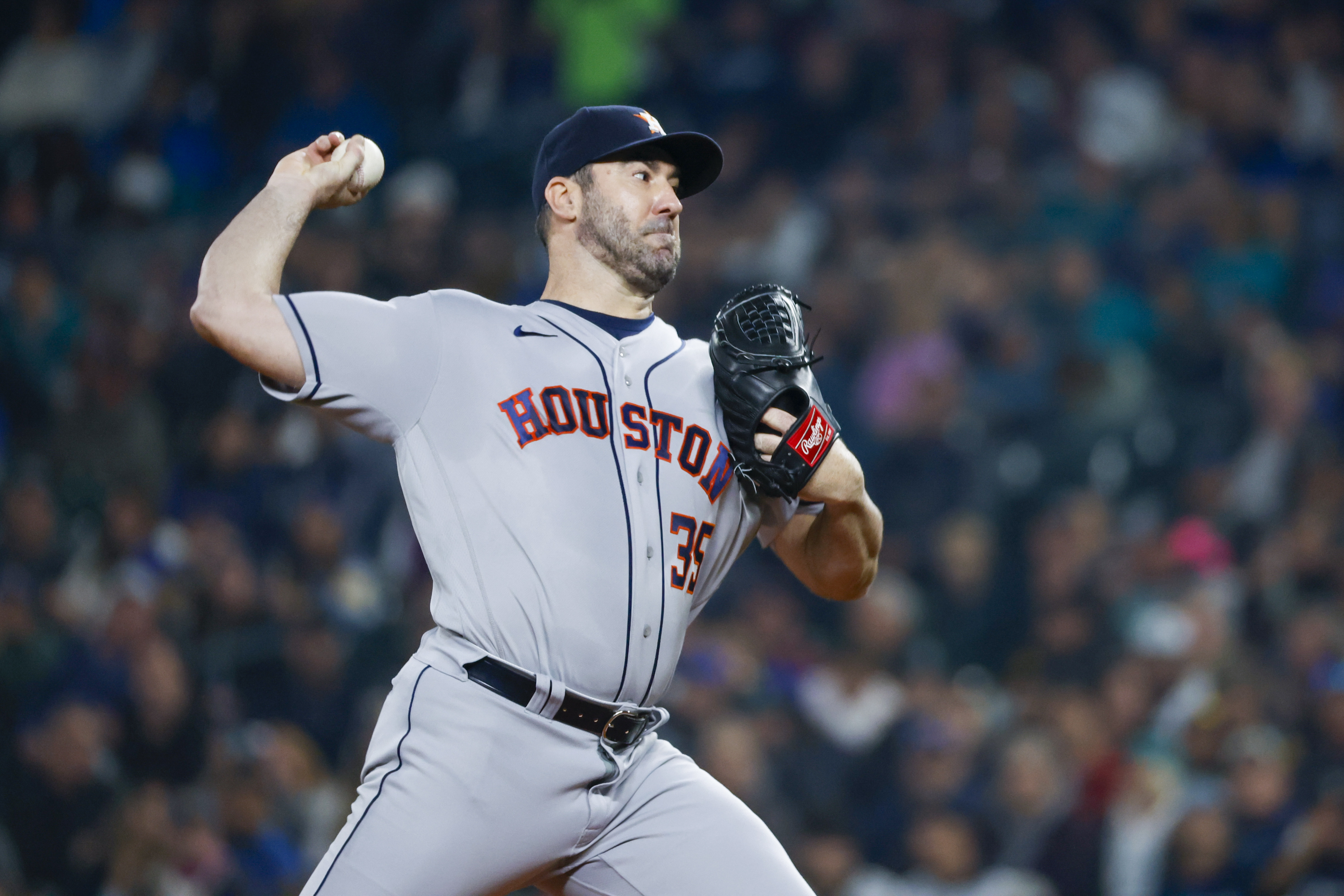 Justin Verlander carries Astros past M's in series opener