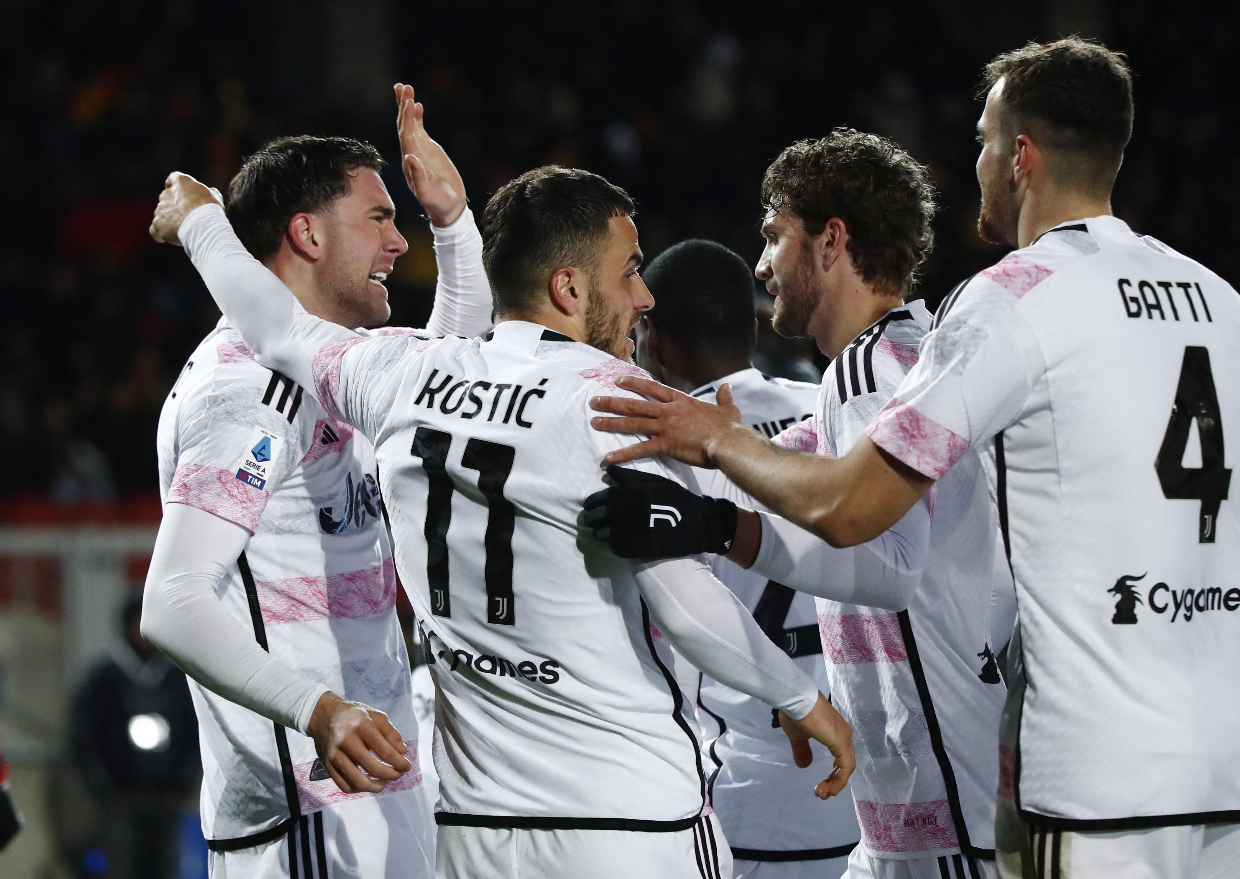 サッカー=ユベントス、完勝で首位浮上 ブラホビッチが2得点