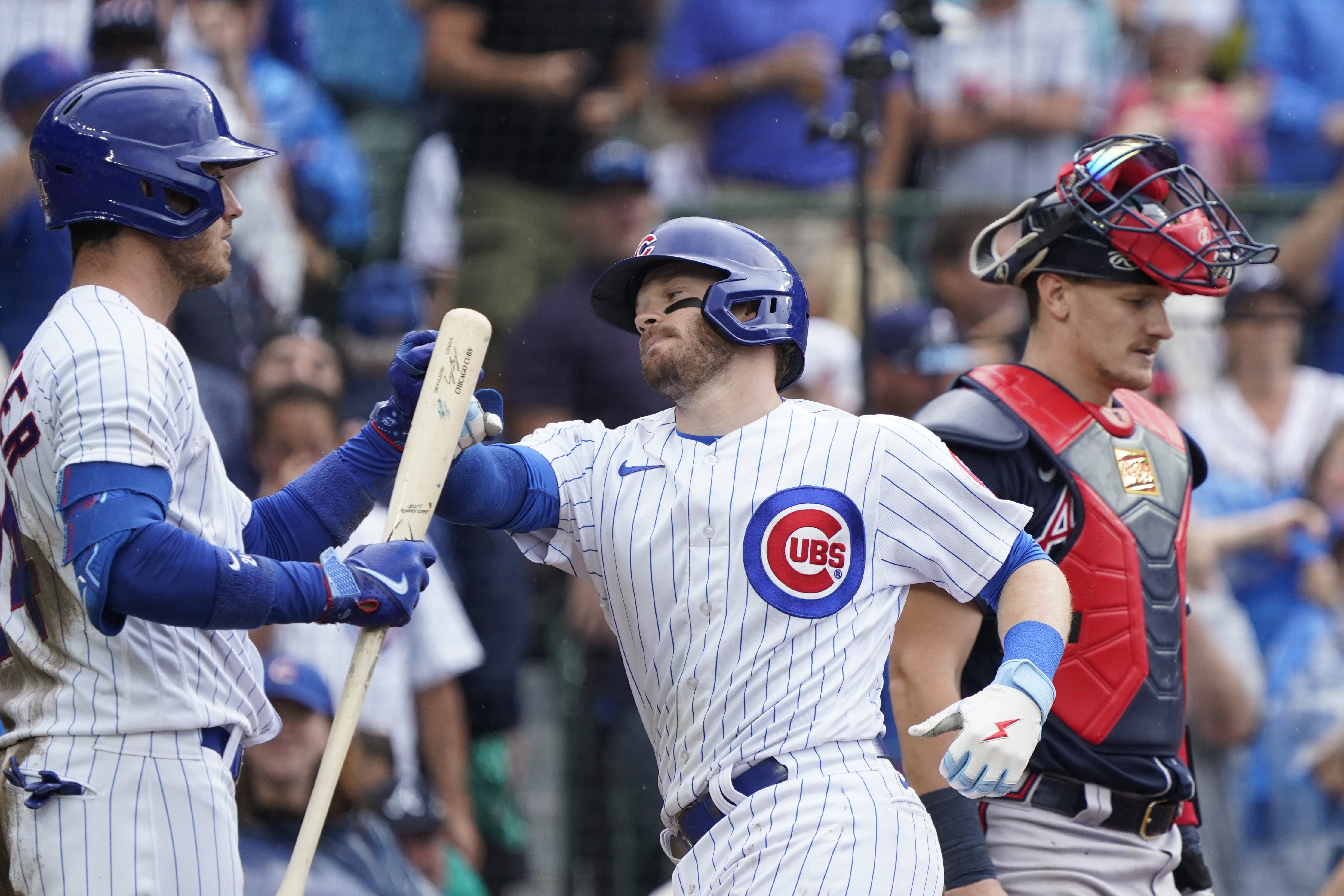 Bellinger, Swanson, Happ power Cubs past MLB-leading Br