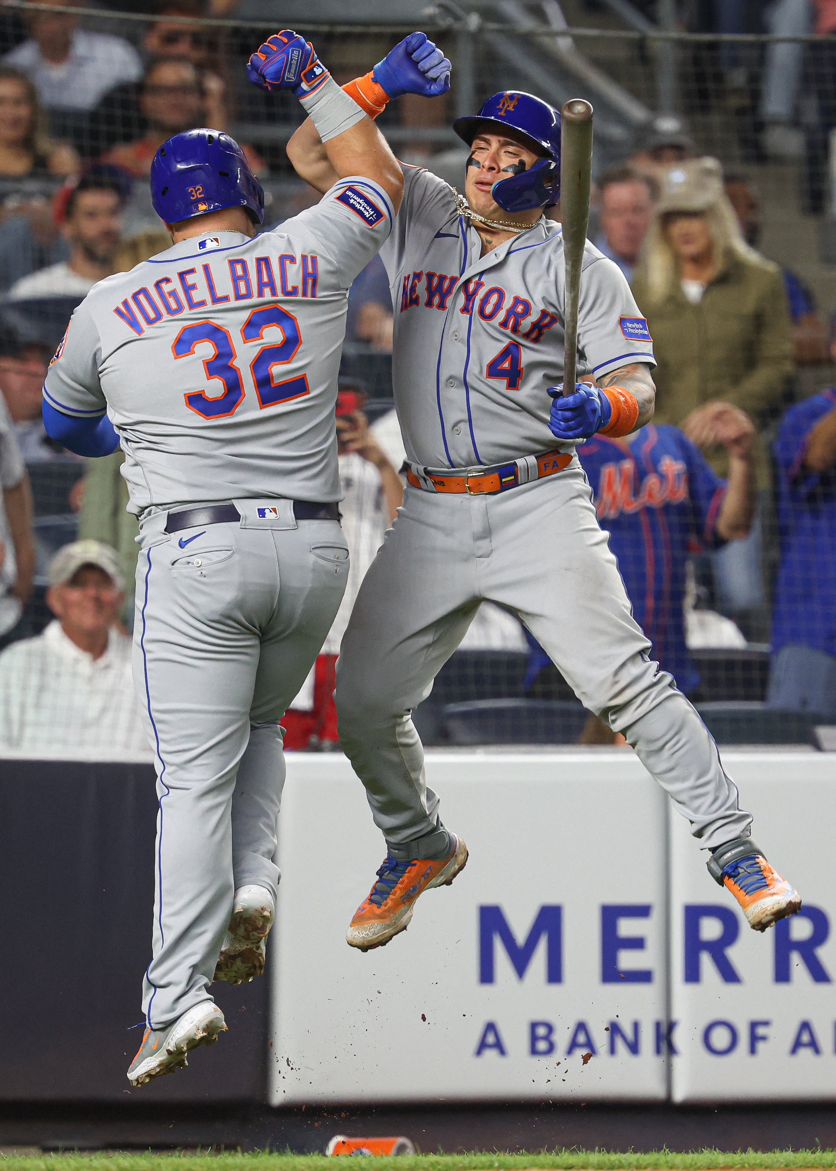 New York Mets designated hitter DANIEL VOGELBACH (32) hits an RBI