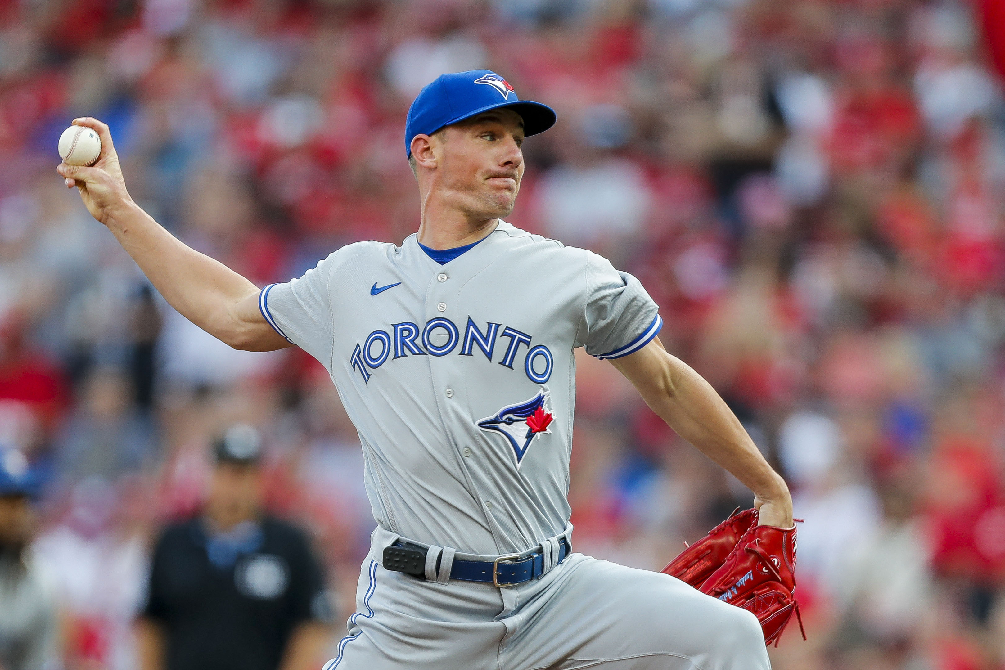 Toronto Blue Jays edge Cincinnati Reds 4-3