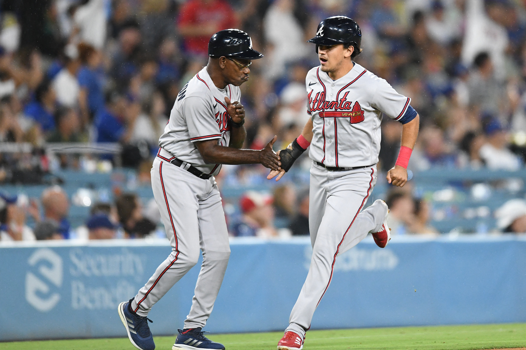 Orlando Arcia's homer in 10th lifts Braves over Dodgers | Reuters