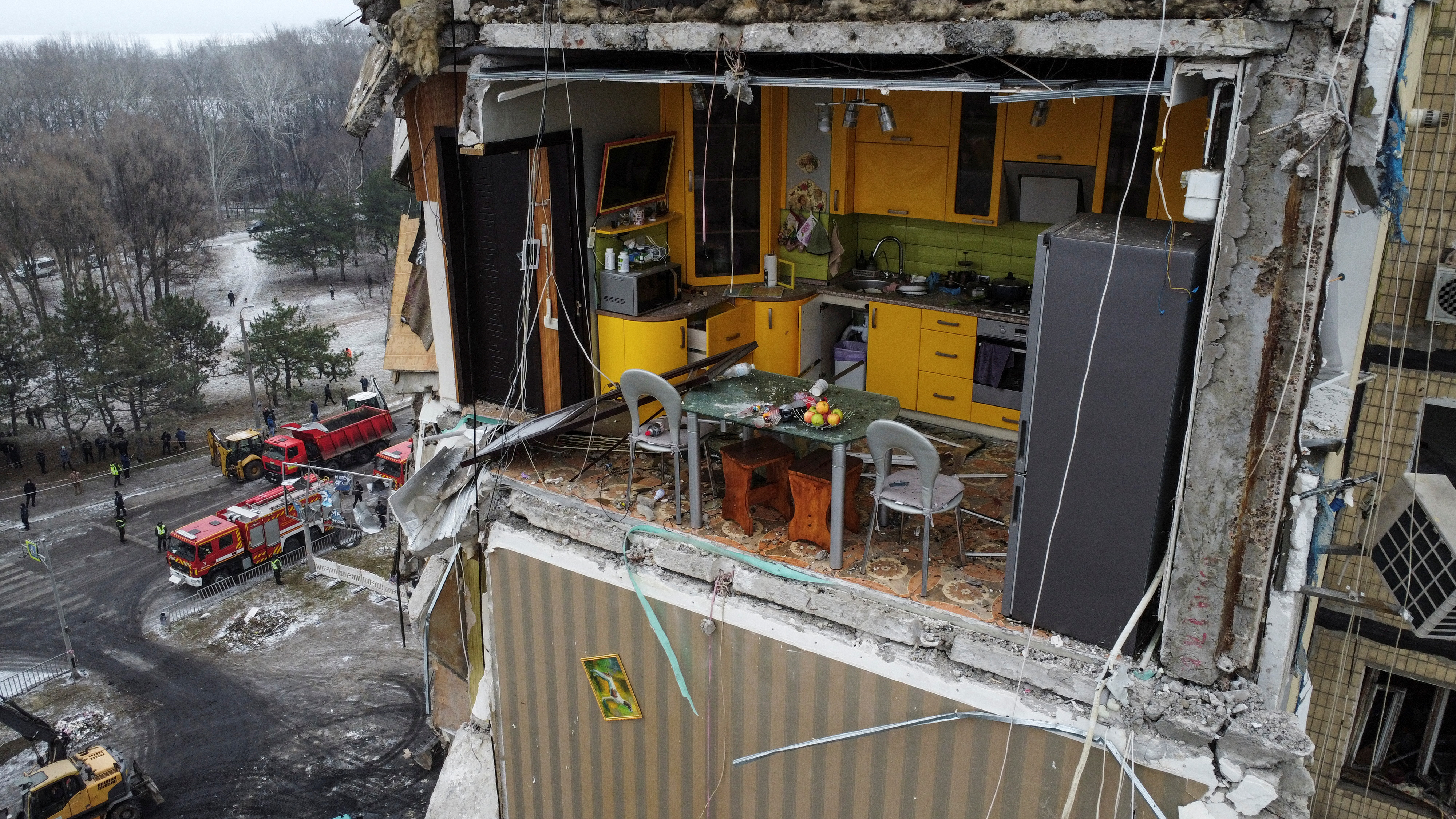 Nasleep van de vernietiging van het flatgebouw van Dnipro na een raketaanval