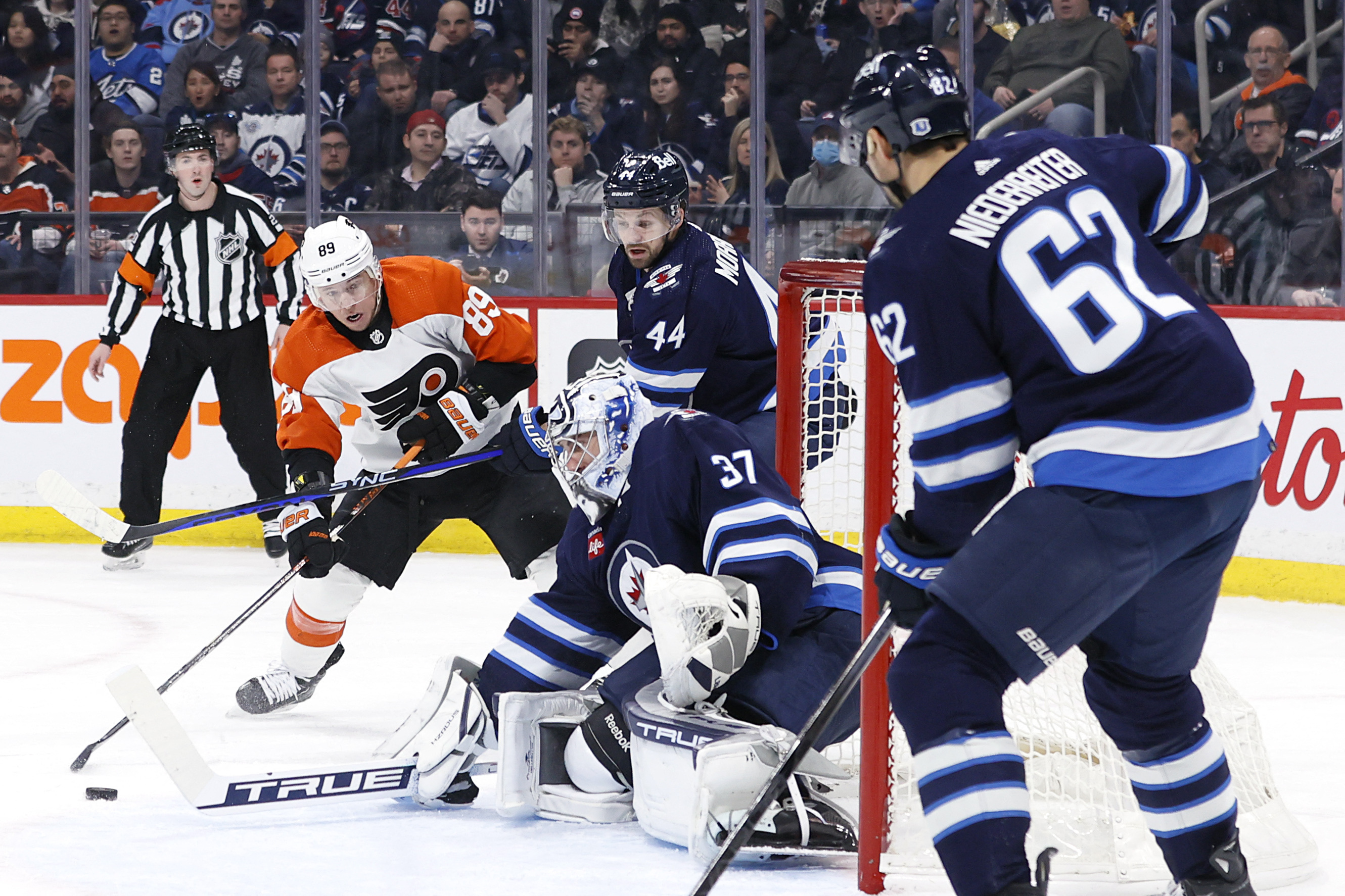 Flyers end Jets' franchise-record 8-game win streak | Reuters