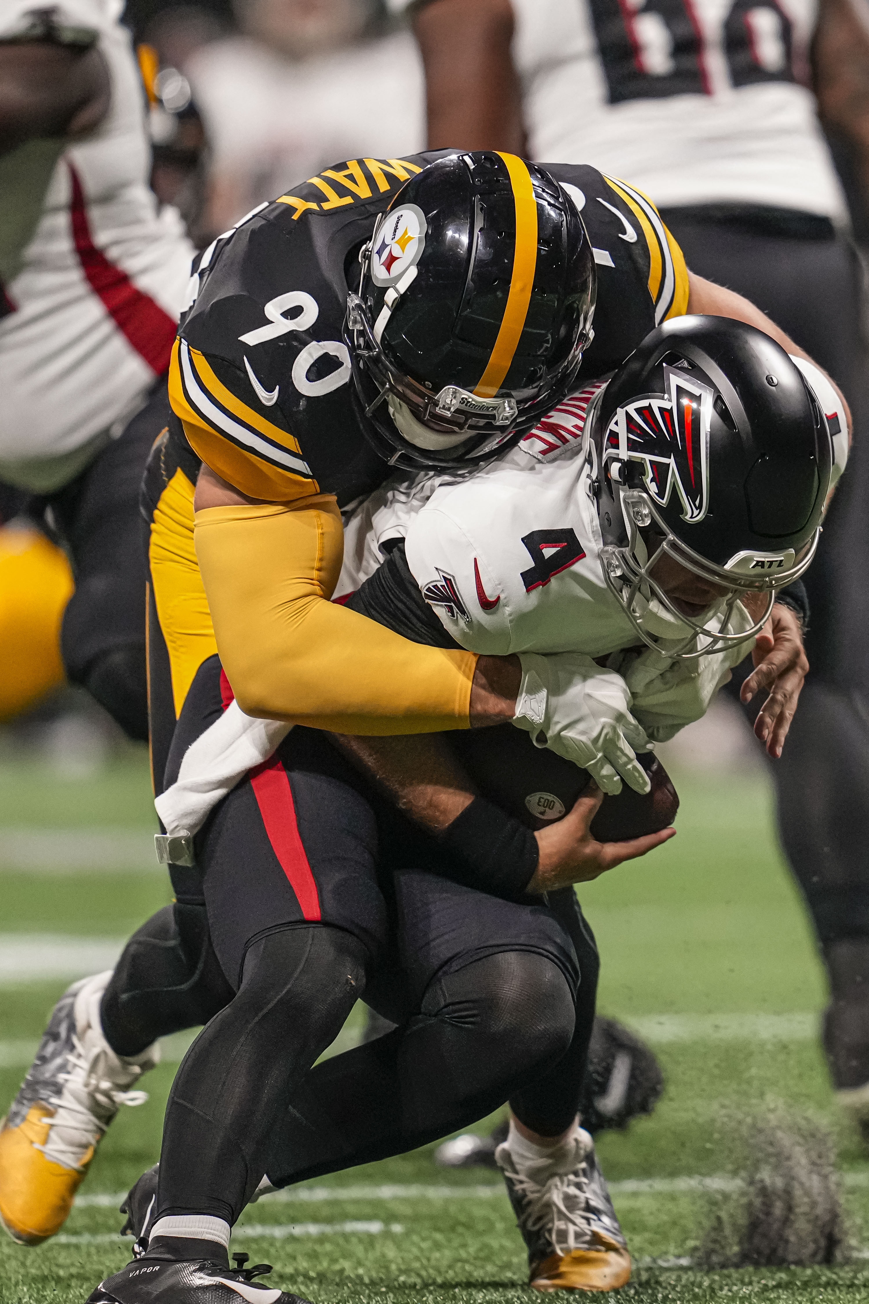 Kenny Pickett thrives as Steelers shut out Falcons – 810 The Spread