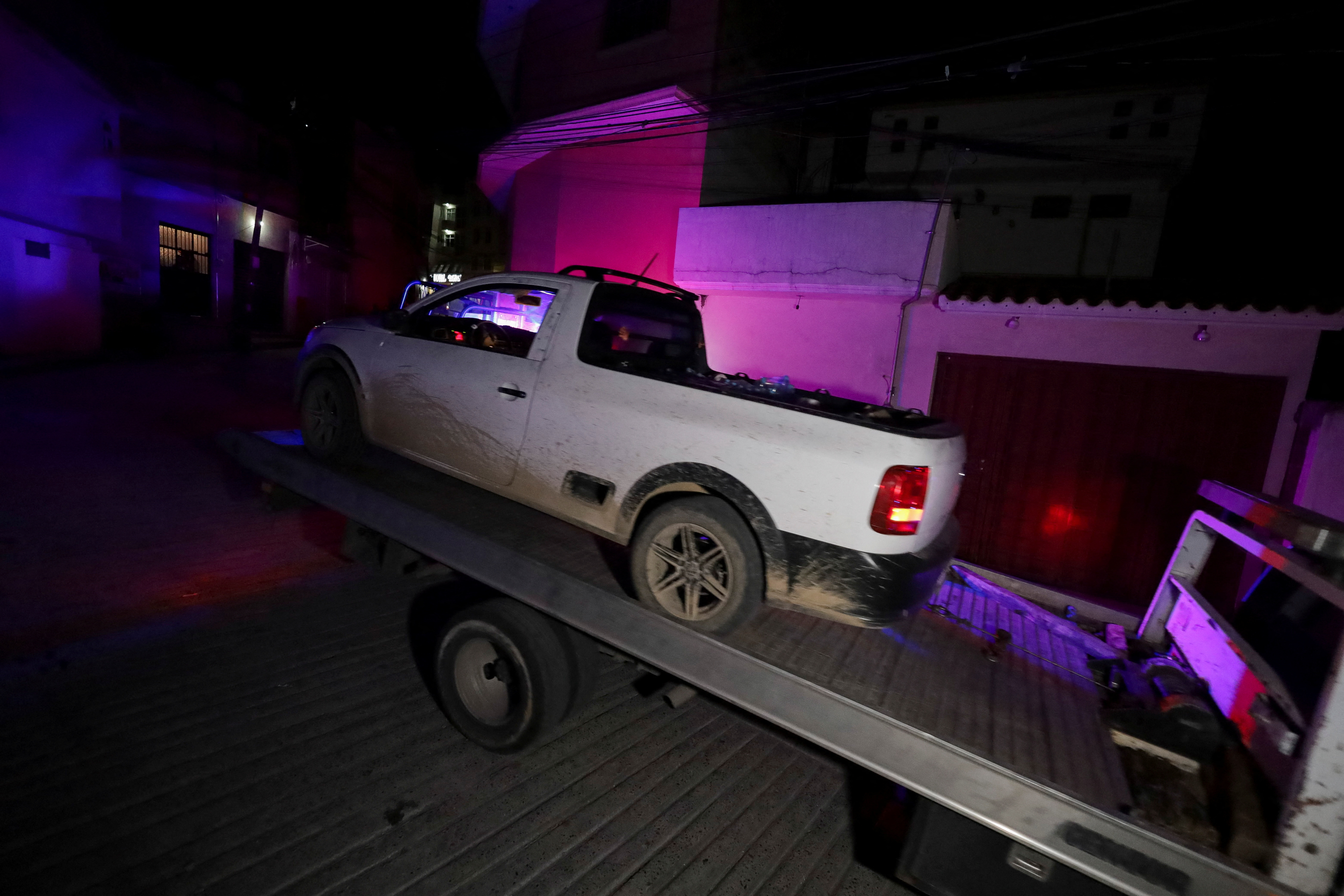 Mexican security forces at the scene where the mayor of Chilpancingo, Alejandro Arcos, was killed in Chilpancingo