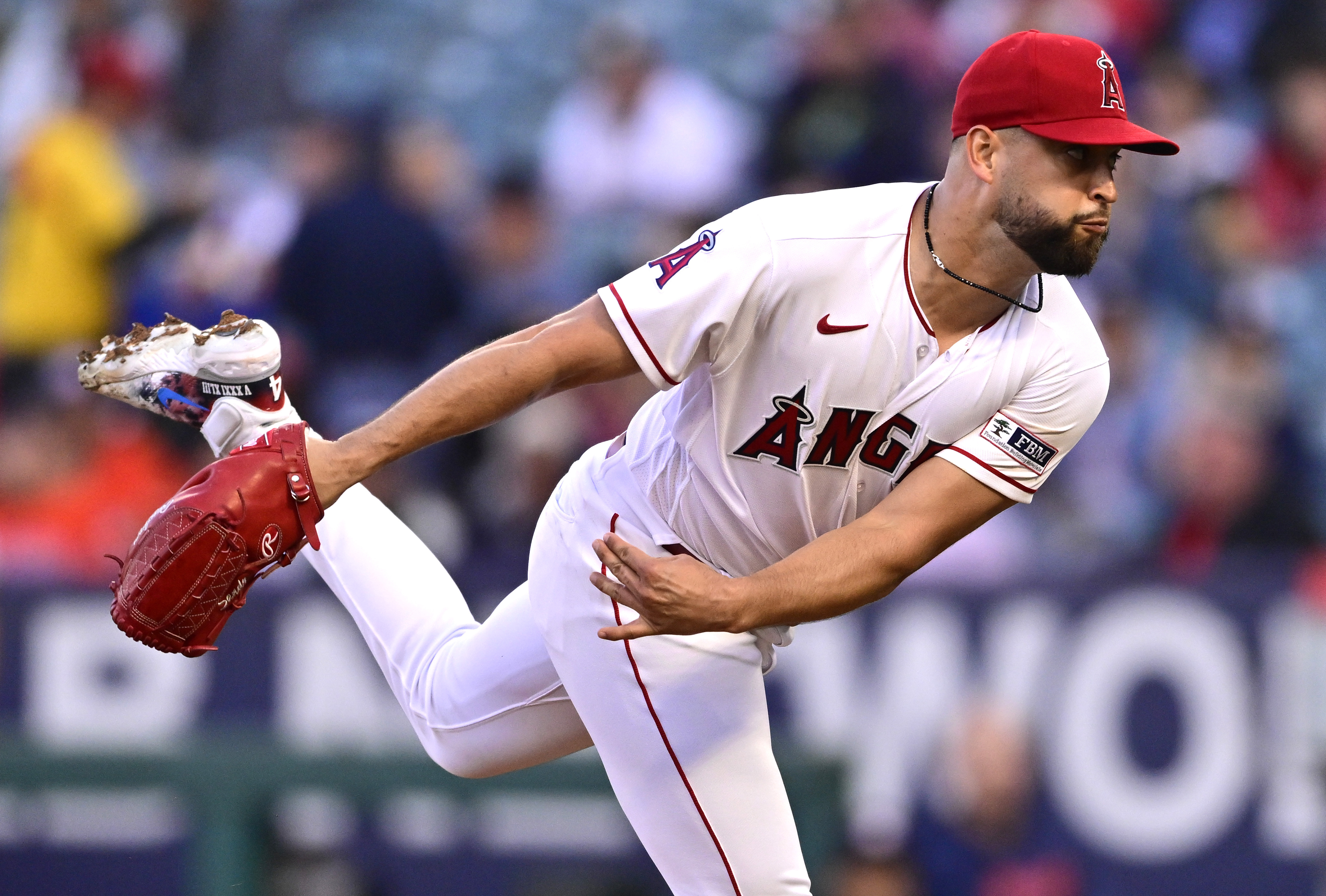 Late rally pushes Angels past Astros