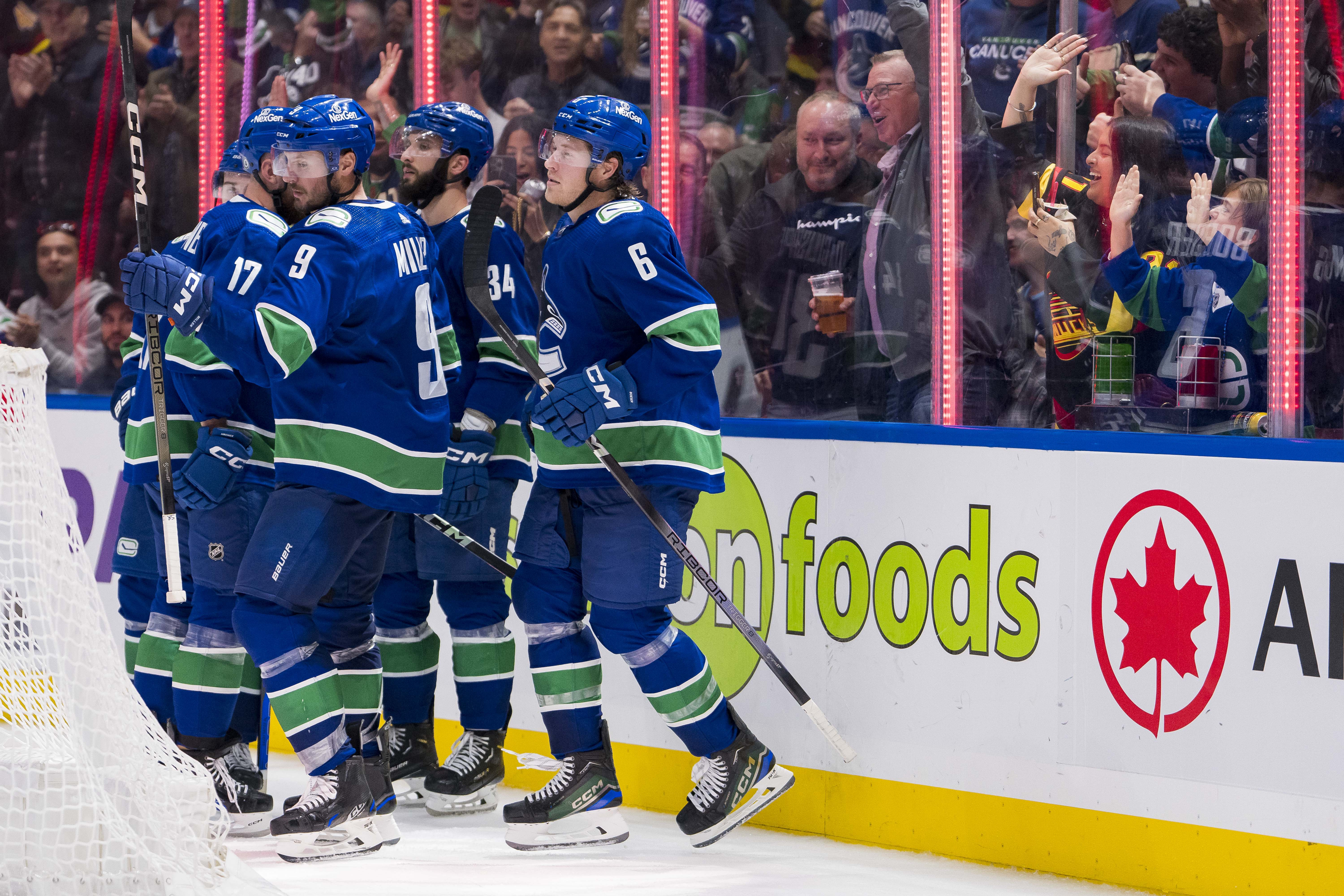 Vancouver Canucks 6 x 12 Fans Welcome Sign