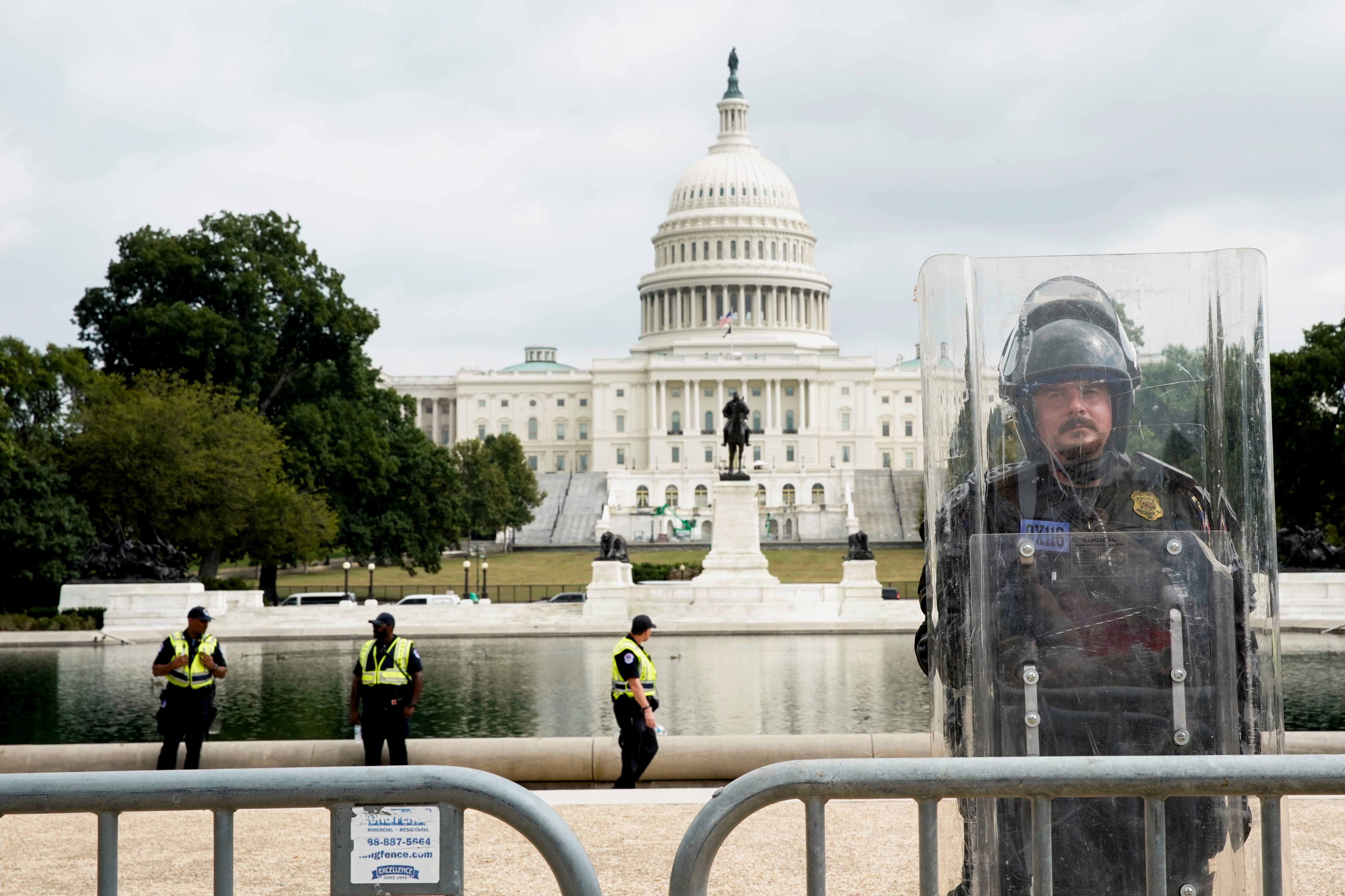 A riot police officer stands guard during a rally in support of defendants being prosecuted in the January 6 attack on the Capitol, in Washington, U.S., September 18, 2021. REUTERS/Elizabeth Frantz/File Photo