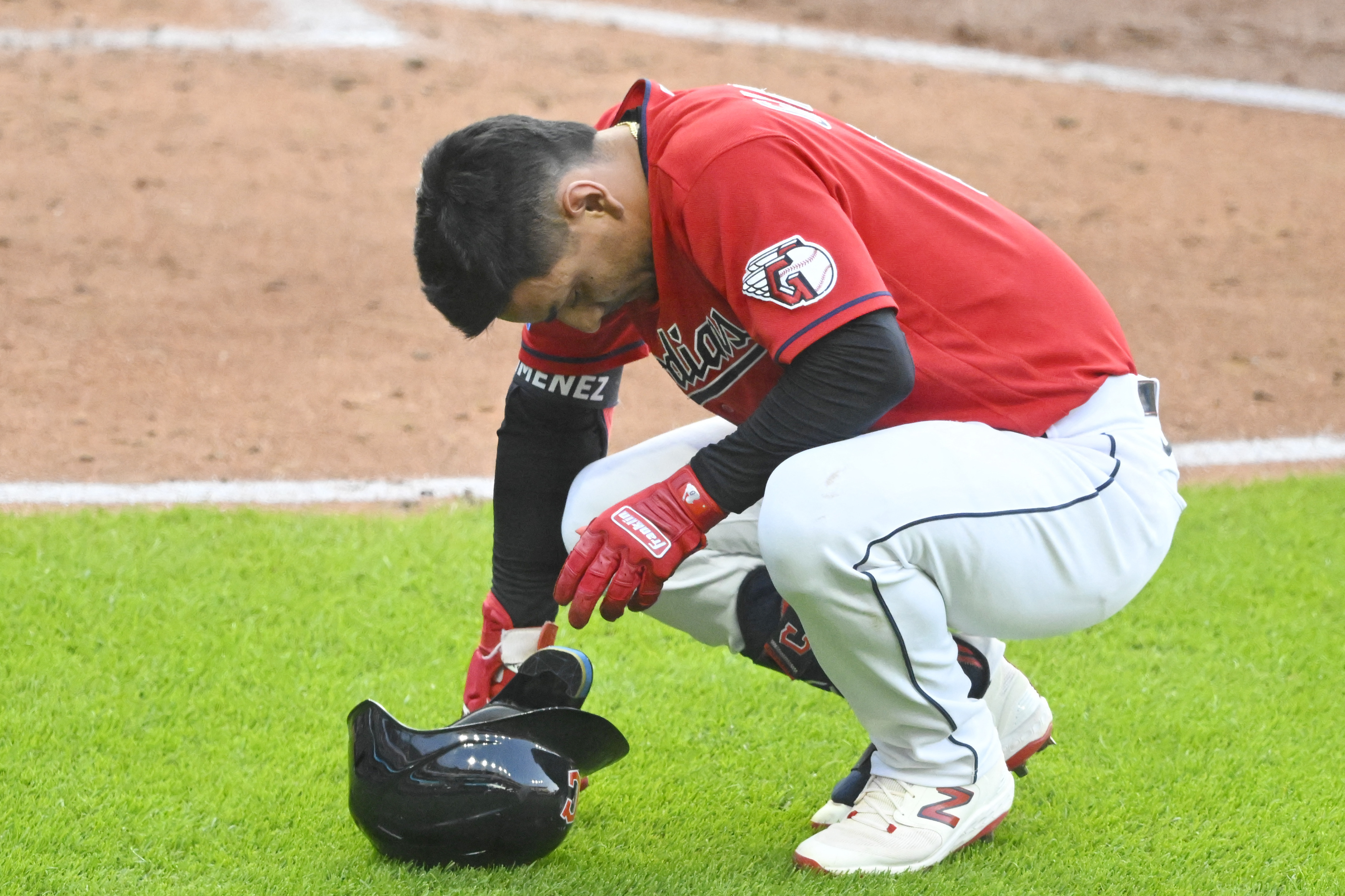 ATLANTA, GA – APRIL 07: Atlanta catcher Sean Murphy (12) reacts during the  MLB game between the San Diego Padres and the Atlanta Braves on April 7th,  2023 at Truist Park in