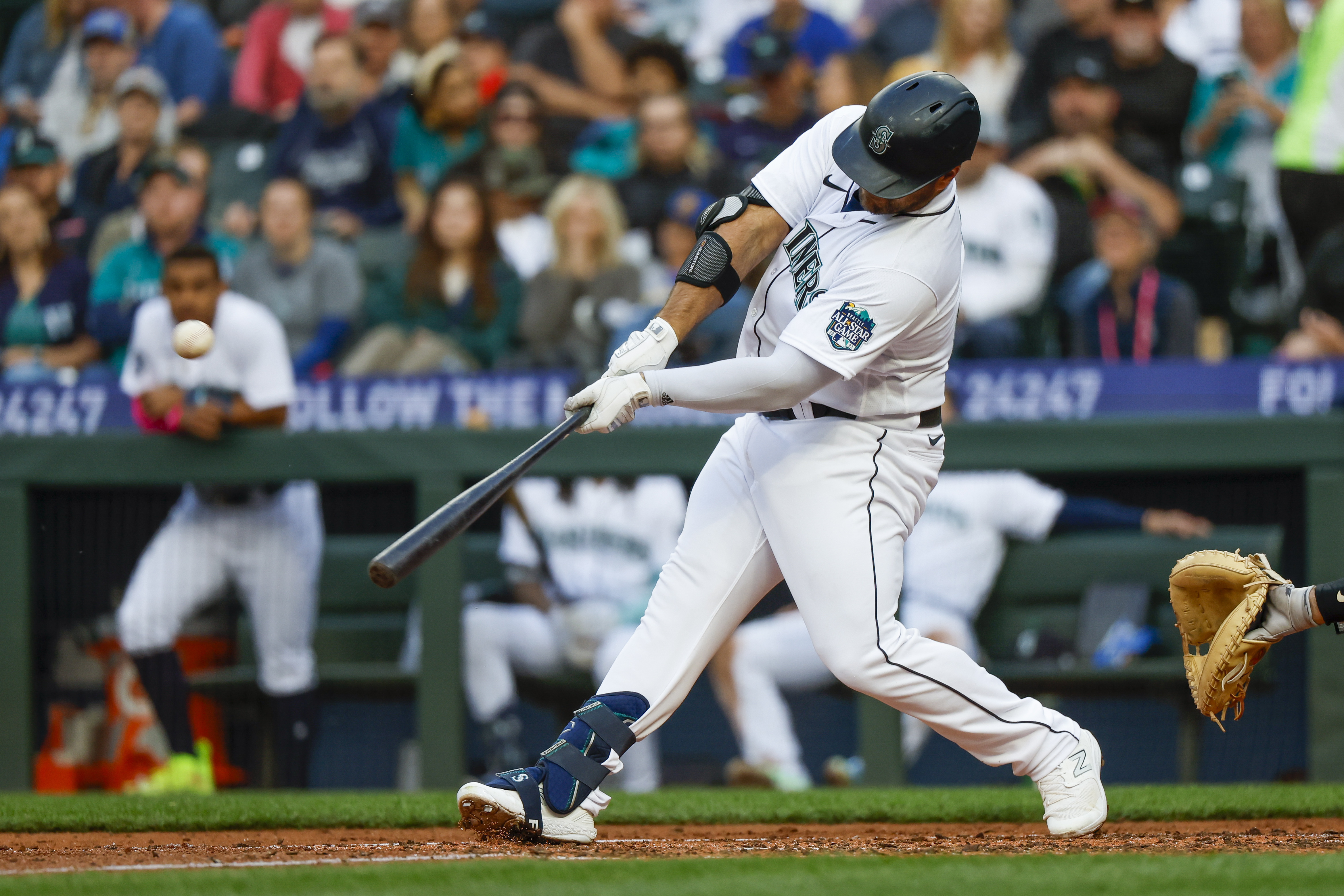 Seattle Mariners: See Cal Raleigh's playoff sealing home run in photos