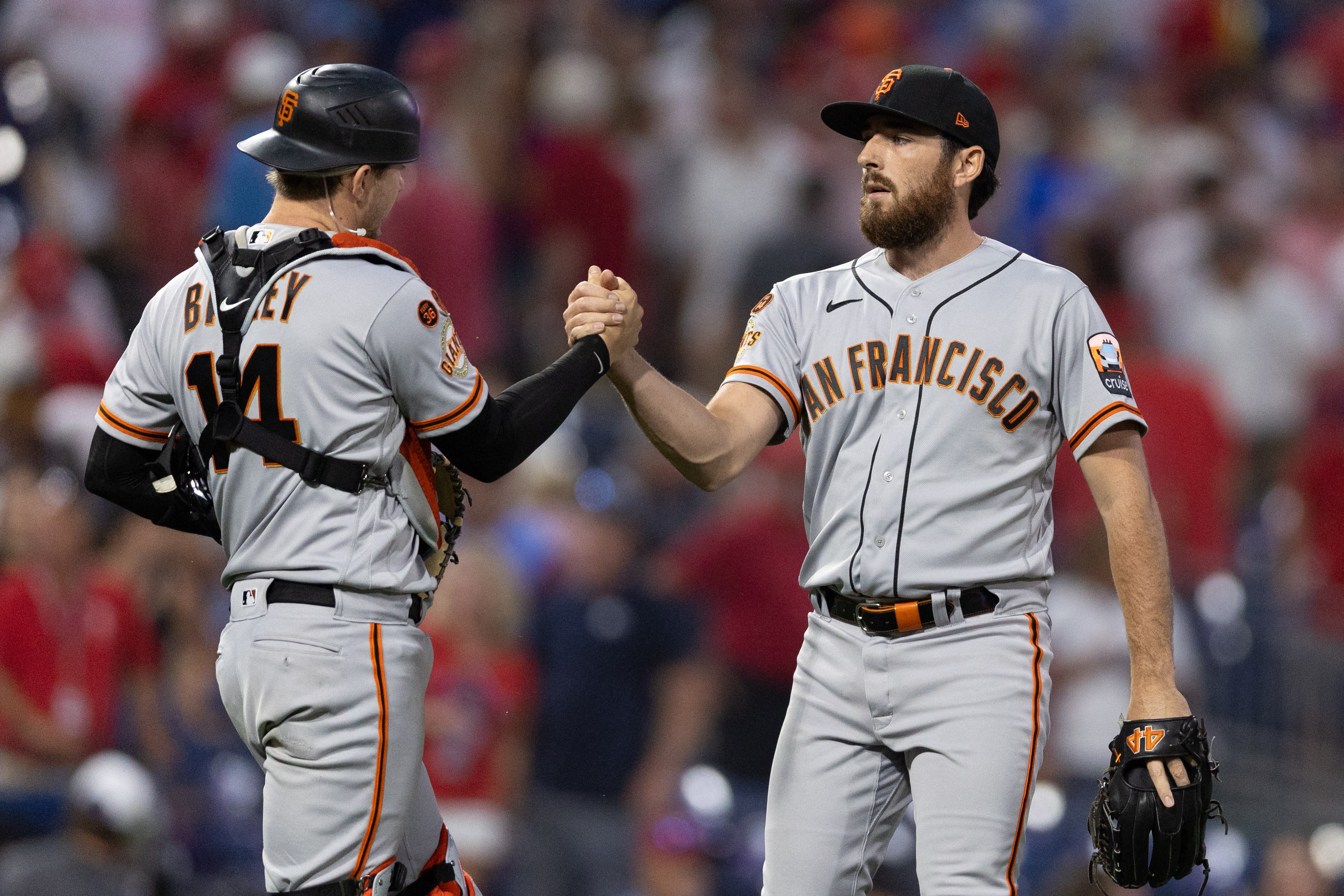 Posey hits 2 HRs, Giants rally past Phillies late, win 10-7