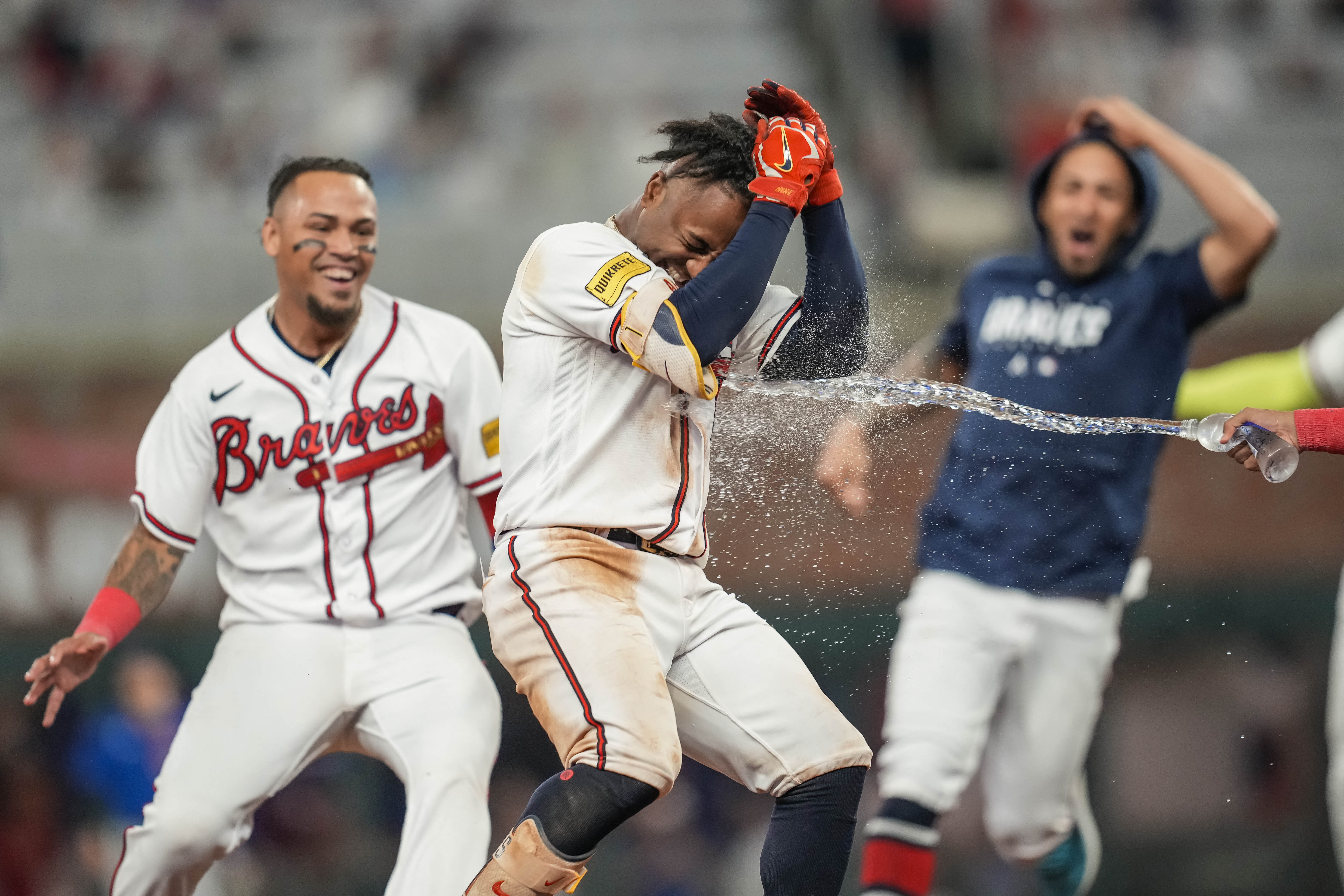 Braves beat Cubs, 5-3, to clinch home-field advantage throughout