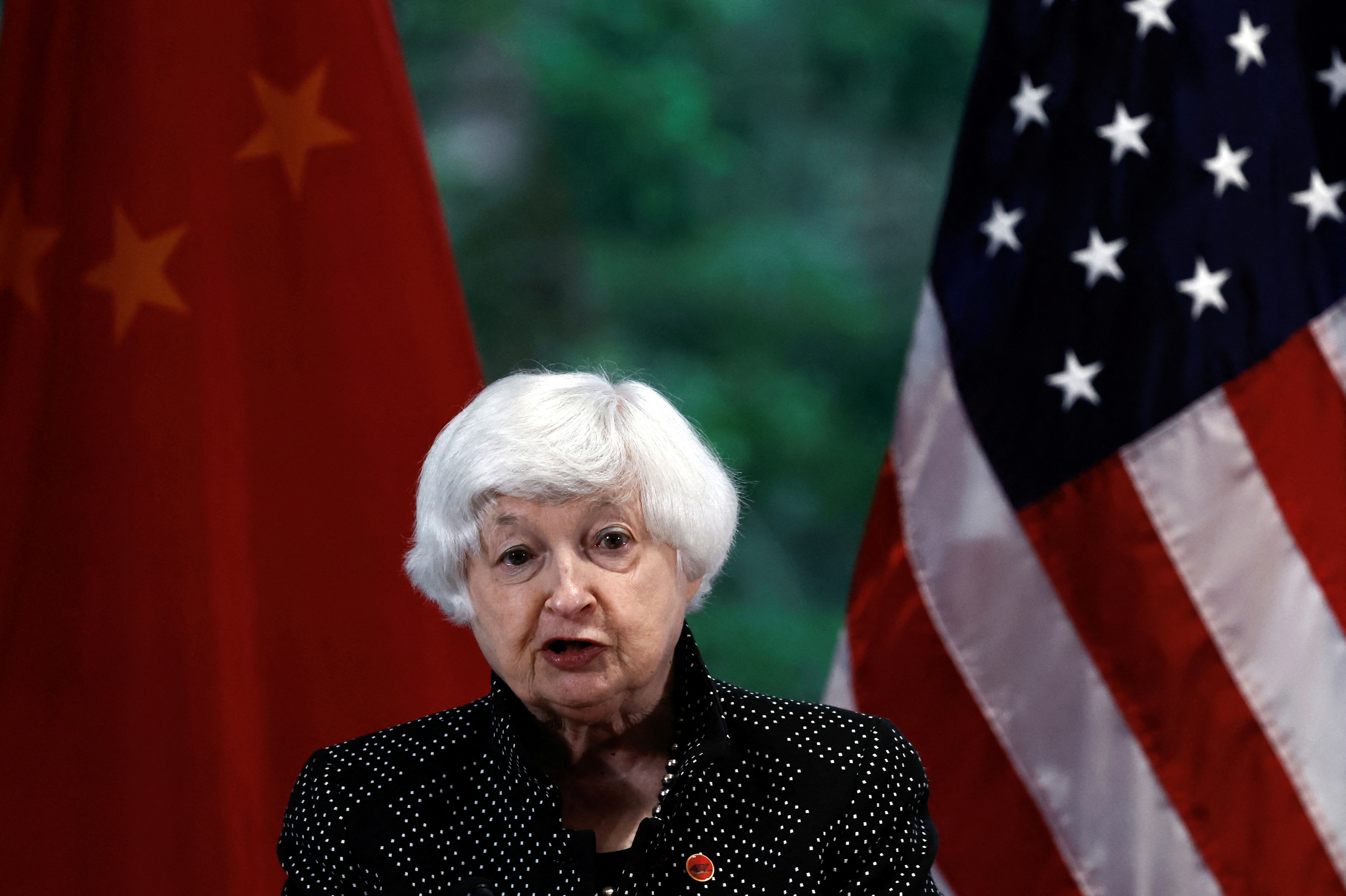 La secretaria del Tesoro de Estados Unidos, Janet Yellen, habla durante un evento de la Cámara de Comercio Estadounidense en China (AmCham China) en Guangzhou